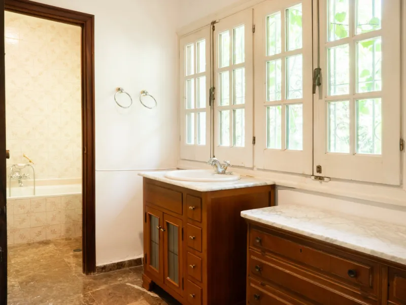 House - Detached Villa в продаже в Marbella, Málaga. В доме 3 спален и 2 ванных комнат. Площадь дома 211 м². Площадь участка 1262 м²