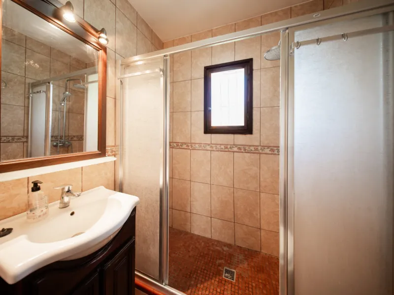 House - Detached Villa в продаже в Marbella, Málaga. В доме 3 спален и 2 ванных комнат. Площадь дома 211 м². Площадь участка 1262 м²
