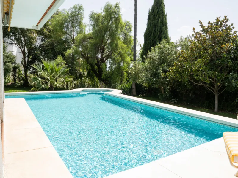 House - Detached Villa в продаже в Marbella, Málaga. В доме 3 спален и 2 ванных комнат. Площадь дома 211 м². Площадь участка 1262 м²