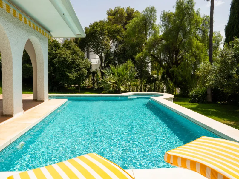 House - Detached Villa в продаже в Marbella, Málaga. В доме 3 спален и 2 ванных комнат. Площадь дома 211 м². Площадь участка 1262 м²