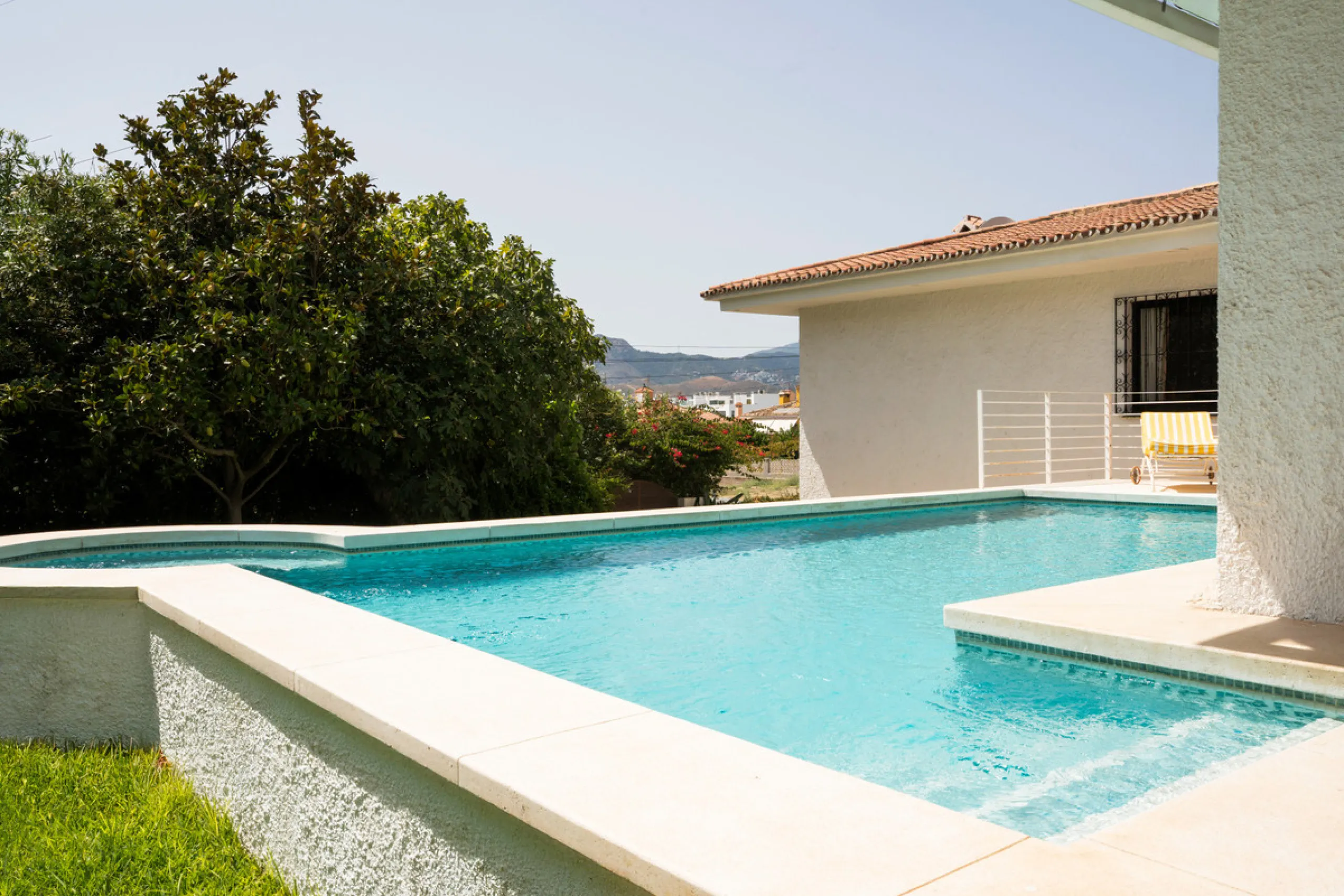 House - Detached Villa в продаже в Marbella, Málaga. В доме 3 спален и 2 ванных комнат. Площадь дома 211 м². Площадь участка 1262 м²