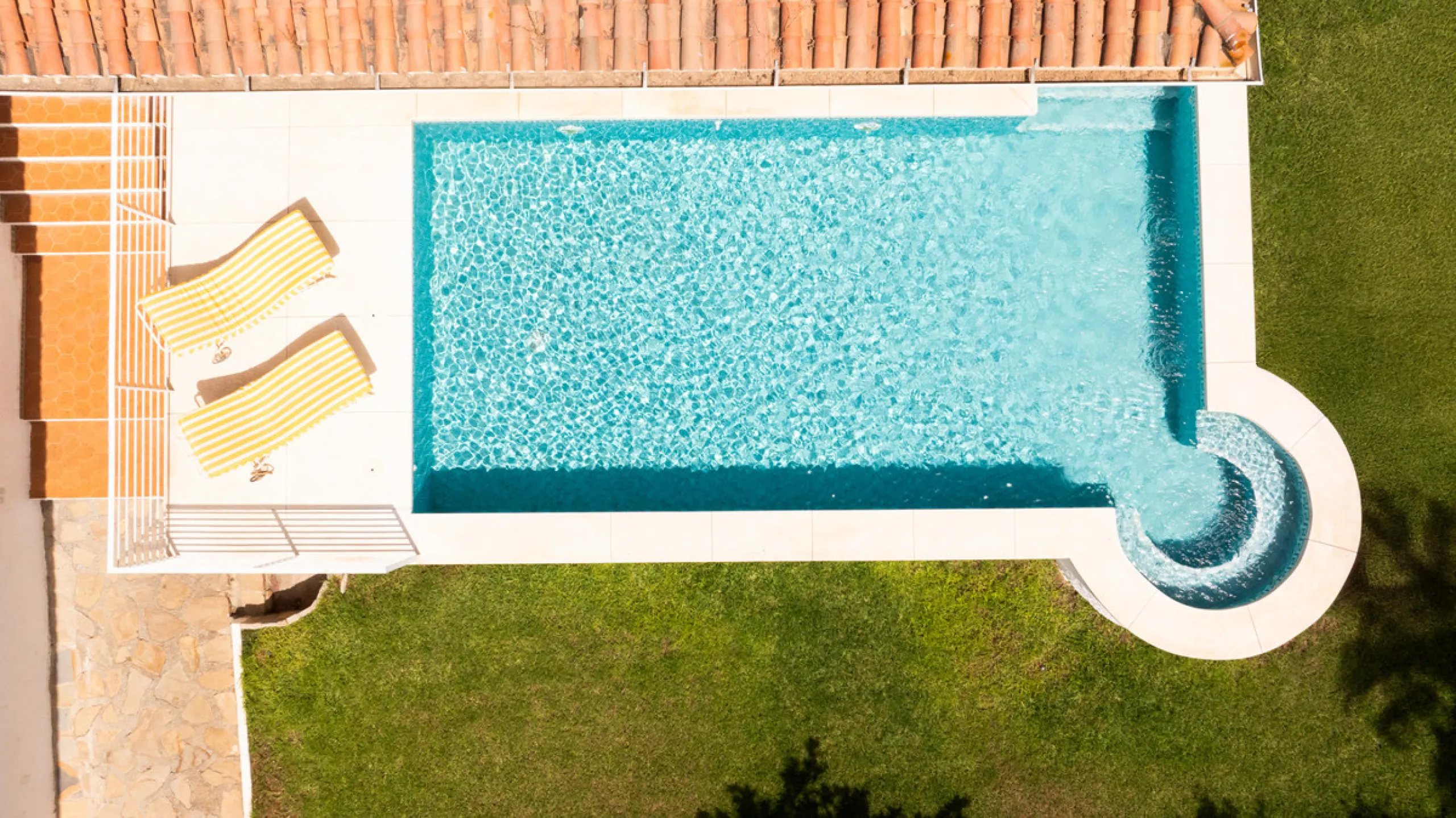 House - Detached Villa в продаже в Marbella, Málaga. В доме 3 спален и 2 ванных комнат. Площадь дома 211 м². Площадь участка 1262 м²