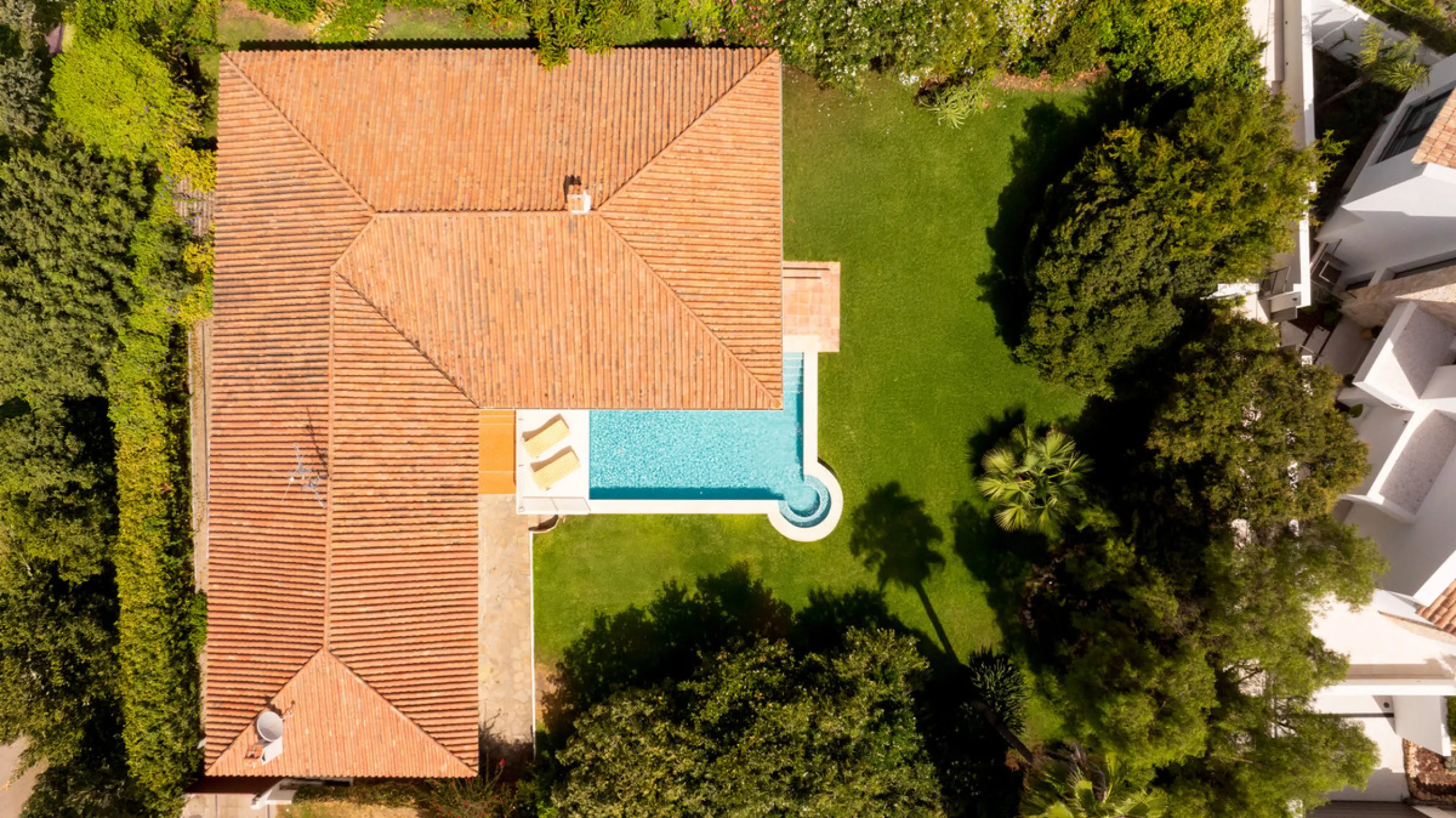House - Detached Villa в продаже в Marbella, Málaga. В доме 3 спален и 2 ванных комнат. Площадь дома 211 м². Площадь участка 1262 м²