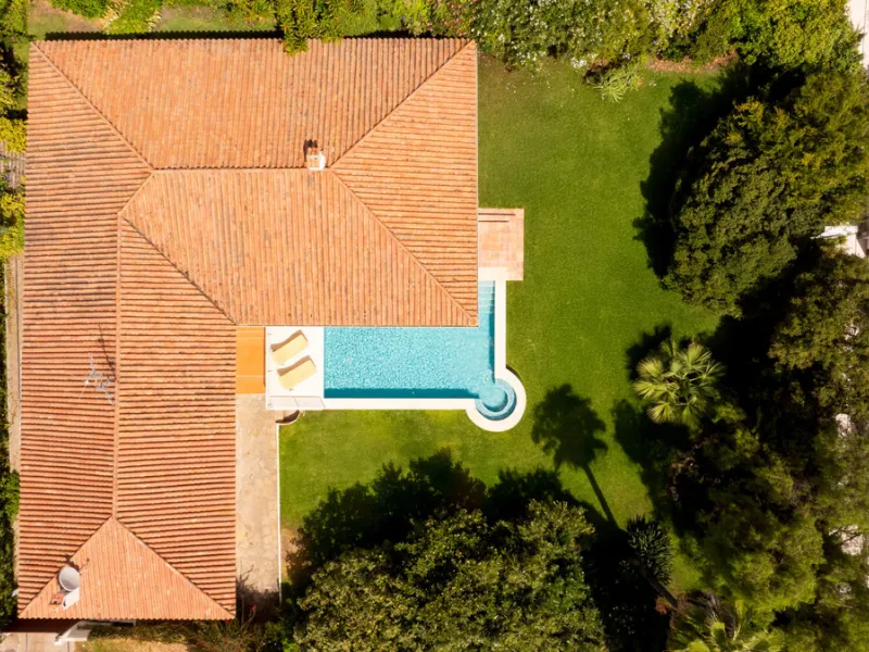 House - Detached Villa в продаже в Marbella, Málaga. В доме 3 спален и 2 ванных комнат. Площадь дома 211 м². Площадь участка 1262 м²