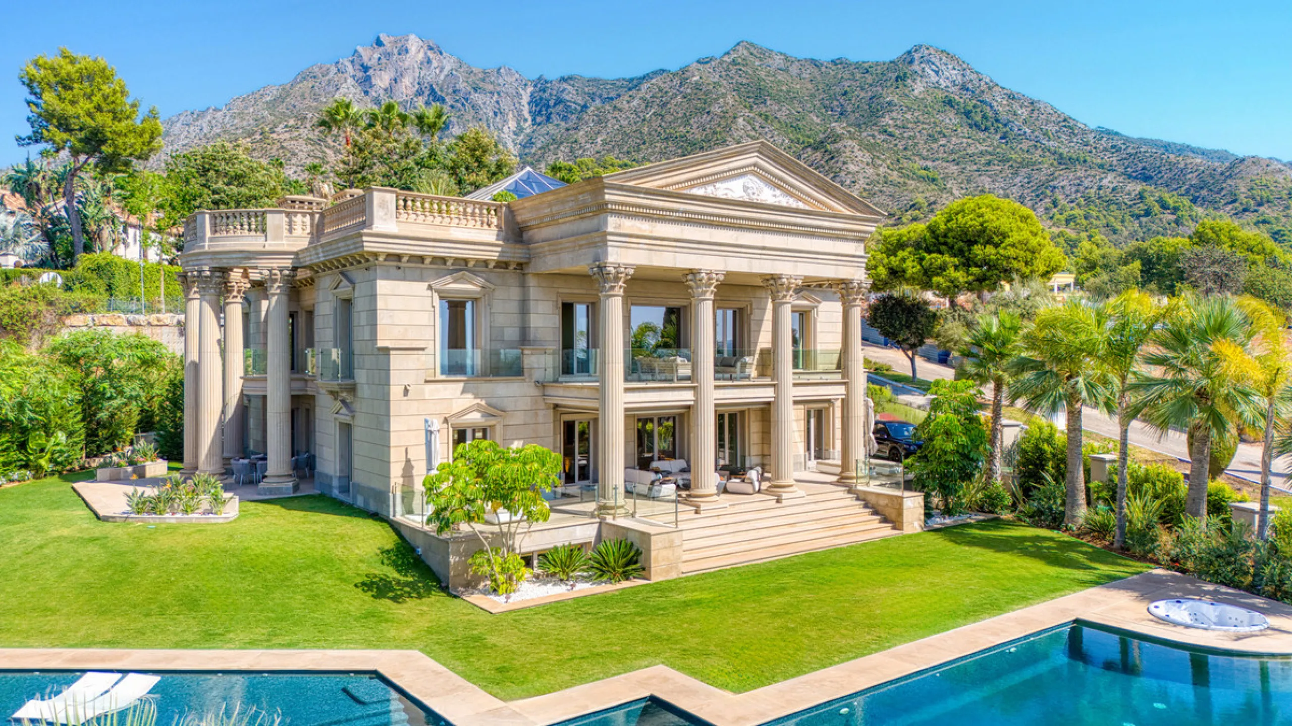 Neue Architektenvilla in Sierra Blanca, Marbella