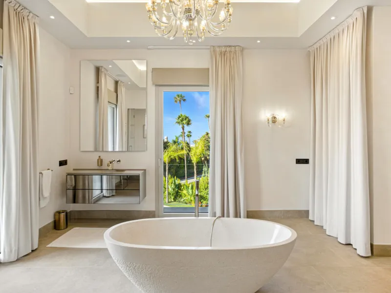 Neue Architektenvilla in Sierra Blanca, Marbella