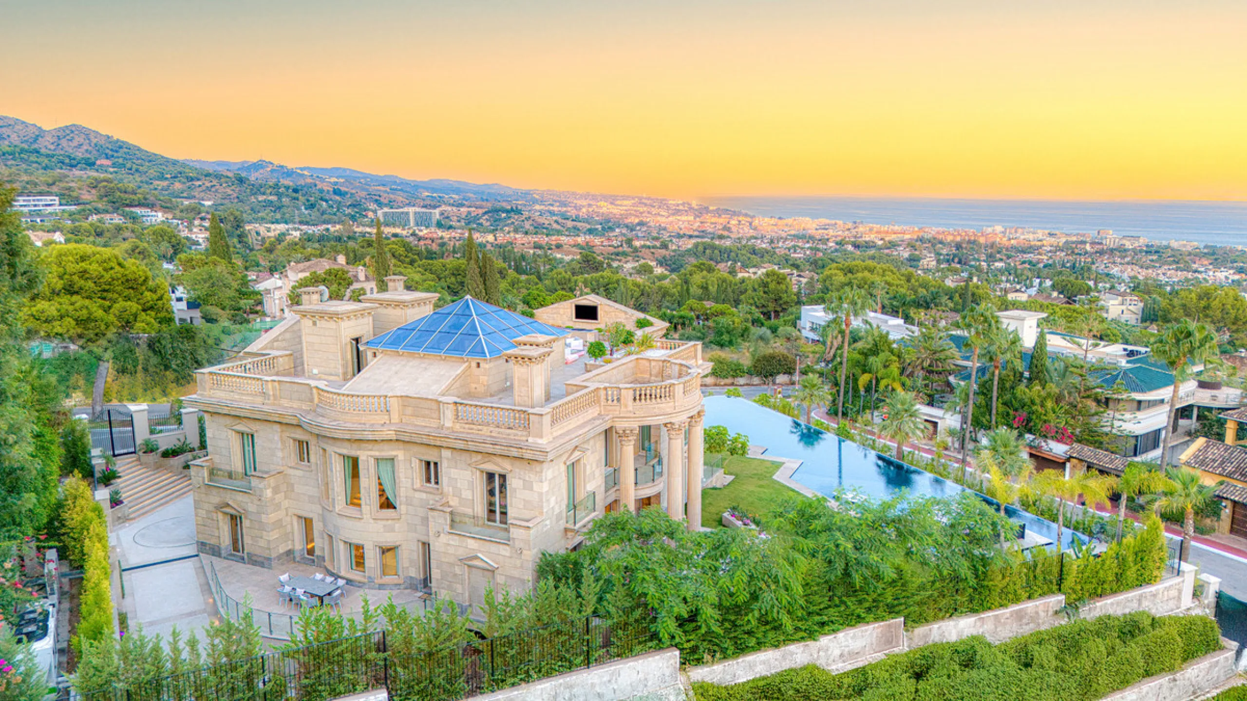 Neue Architektenvilla in Sierra Blanca, Marbella