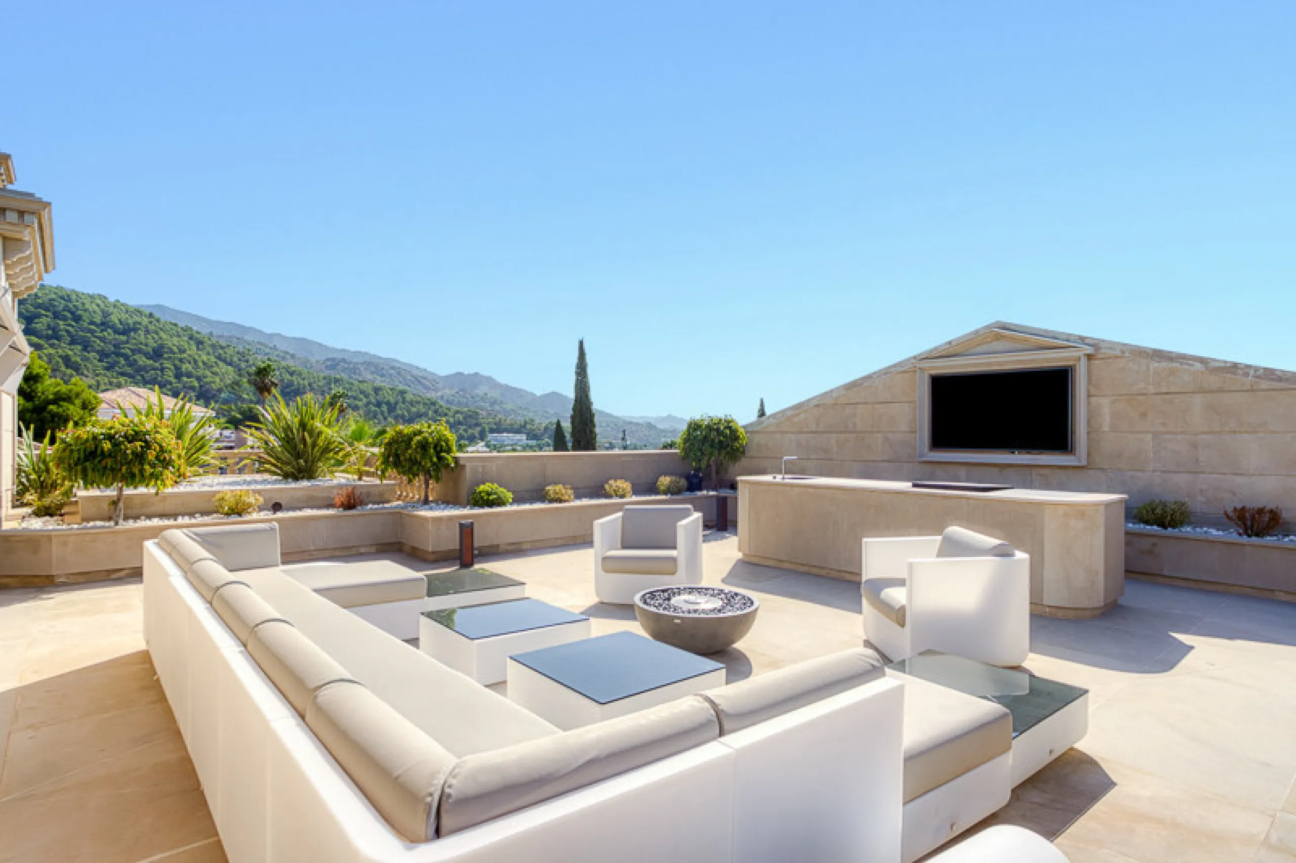 Neue Architektenvilla in Sierra Blanca, Marbella