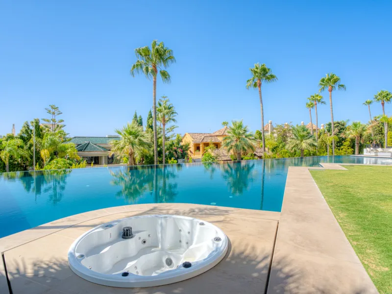 Neue Architektenvilla in Sierra Blanca, Marbella