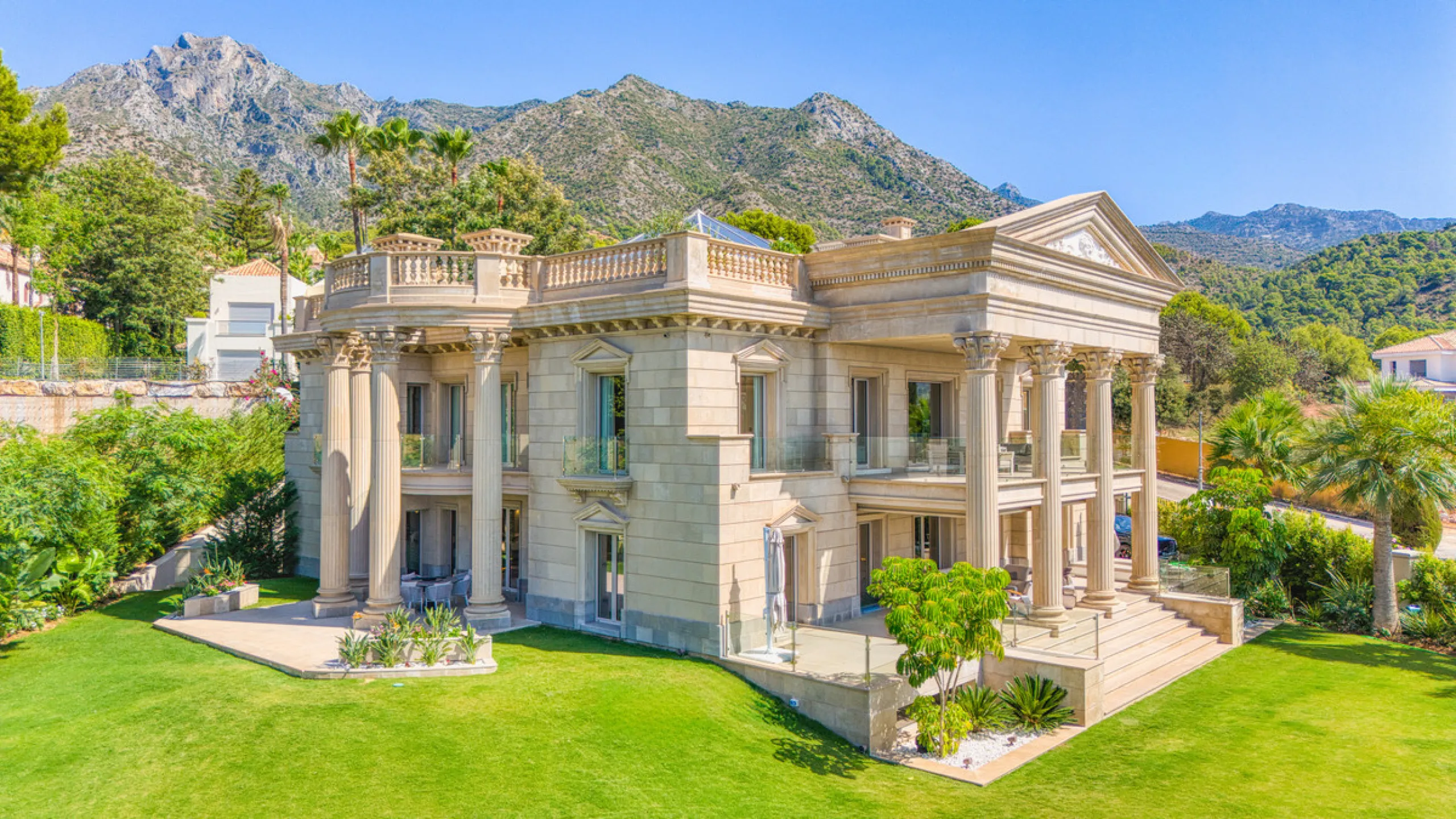 Neue Architektenvilla in Sierra Blanca, Marbella