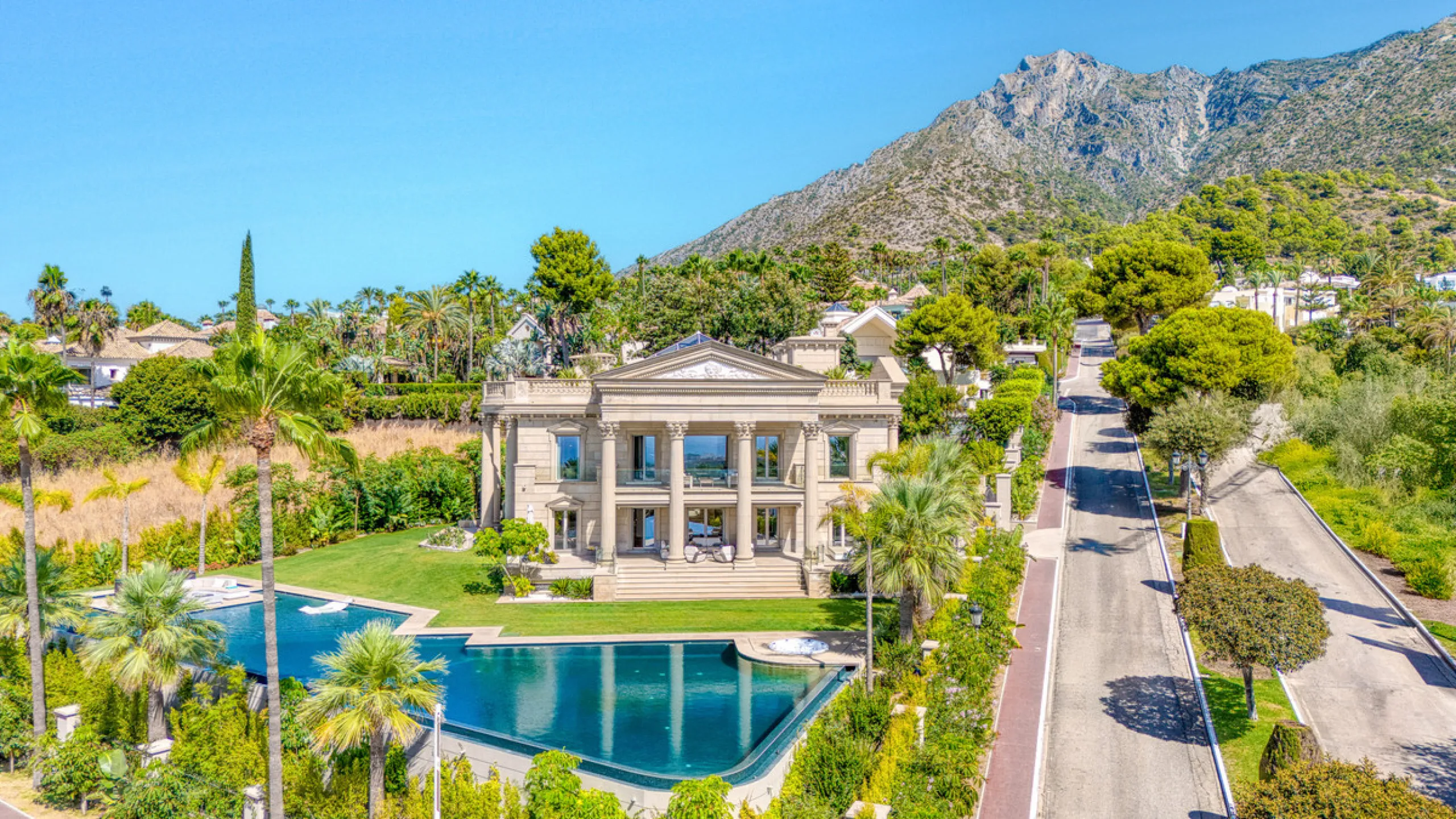 Neue Architektenvilla in Sierra Blanca, Marbella