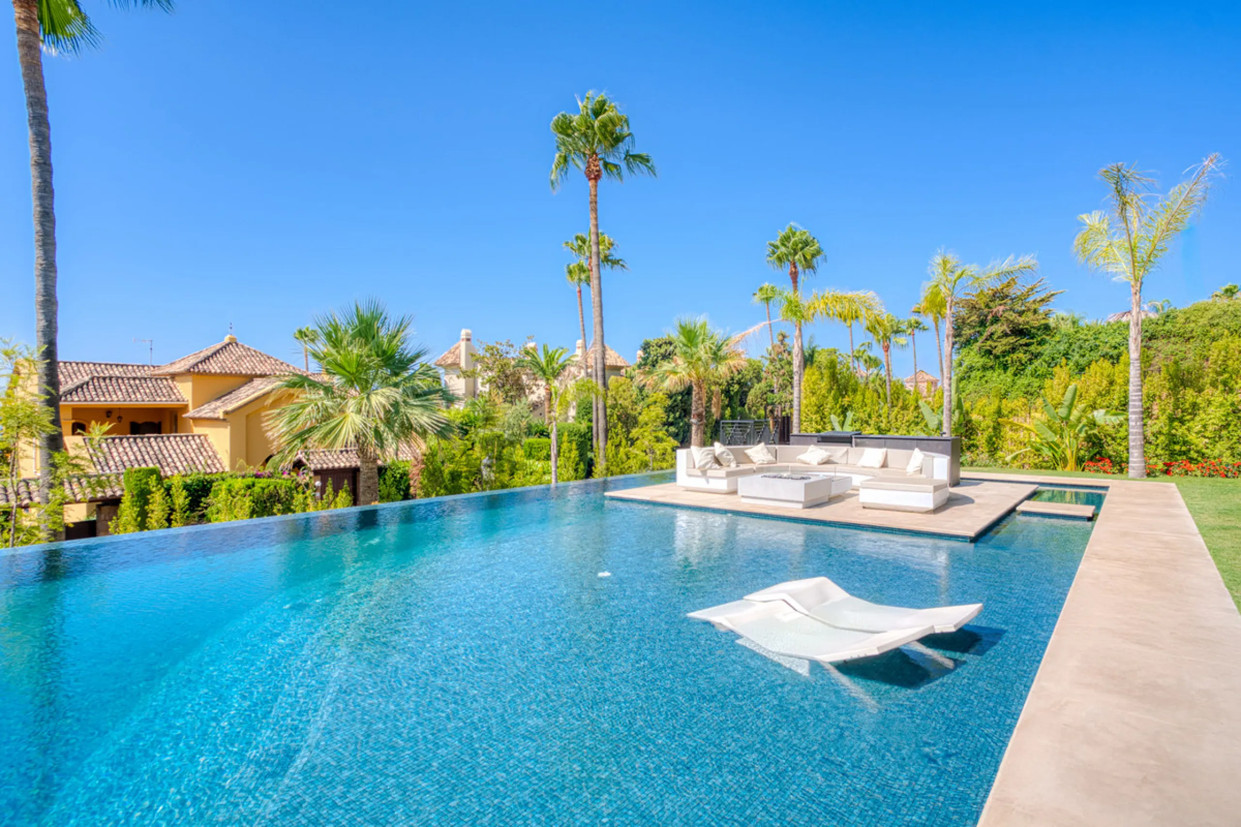 Neue Architektenvilla in Sierra Blanca, Marbella