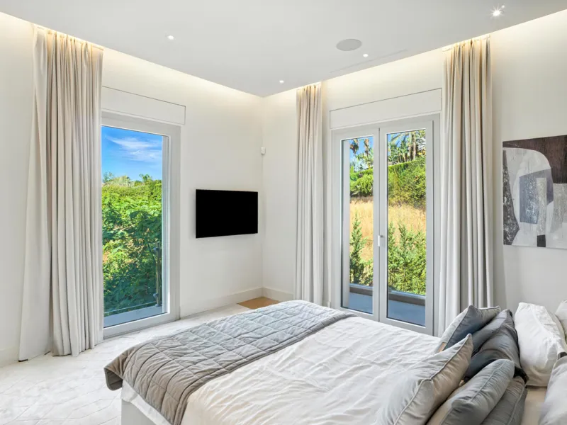 Neue Architektenvilla in Sierra Blanca, Marbella