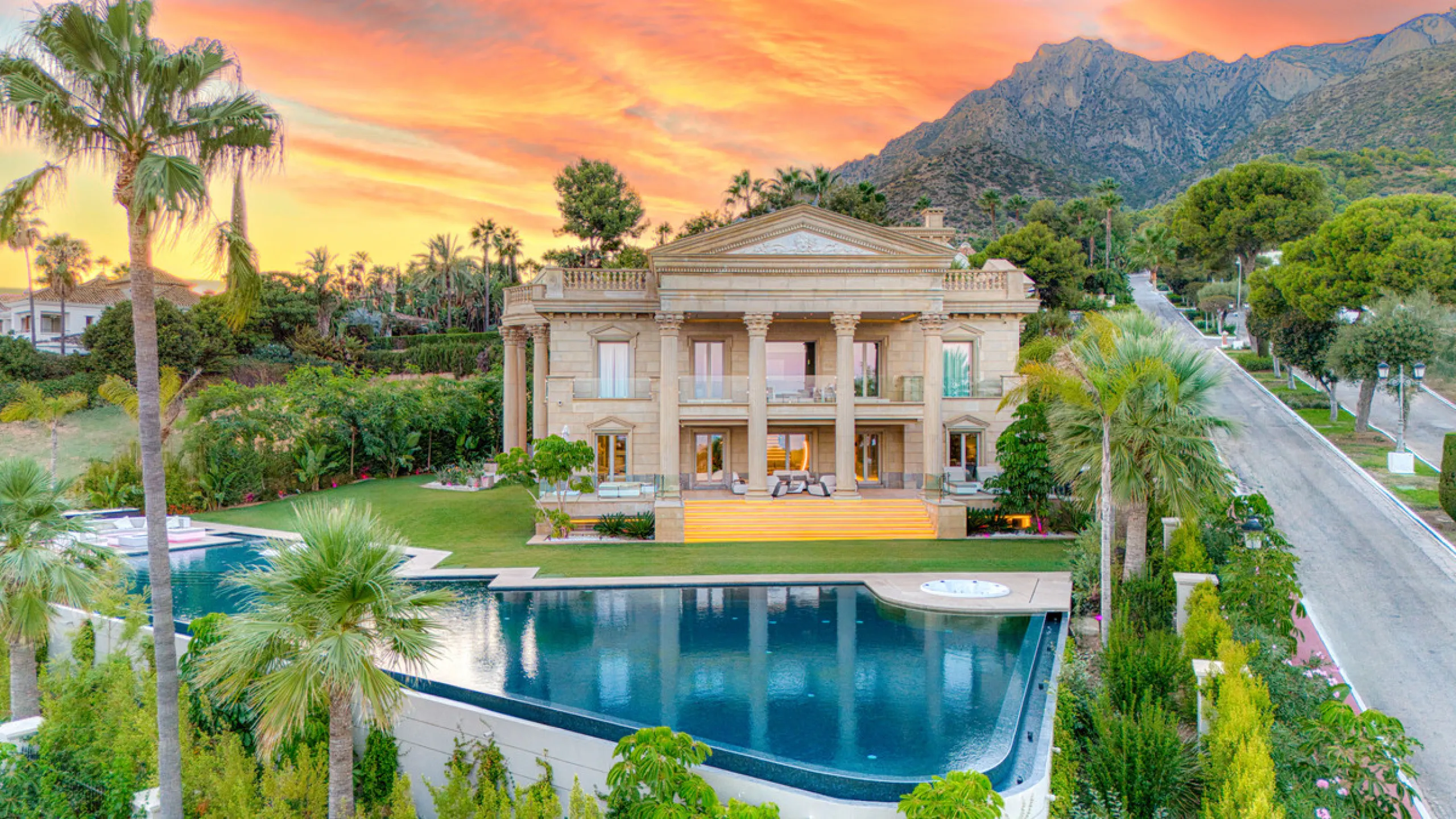 Neue Architektenvilla in Sierra Blanca, Marbella