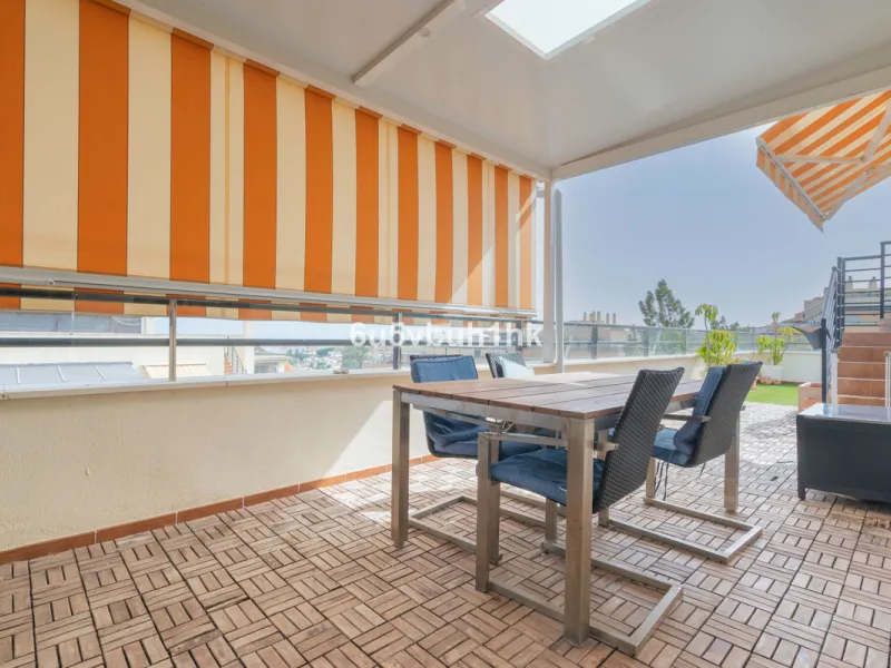 Apartment - Penthouse в продаже в Torremolinos, Málaga. В доме 4 спален и 2 ванных комнат. Площадь дома 139 м²
