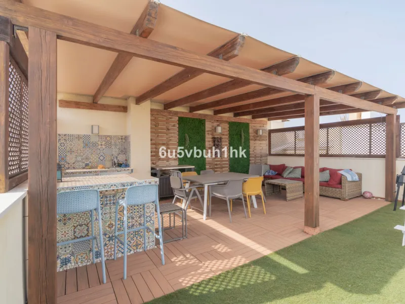 Apartment - Penthouse в продаже в Torremolinos, Málaga. В доме 4 спален и 2 ванных комнат. Площадь дома 139 м²