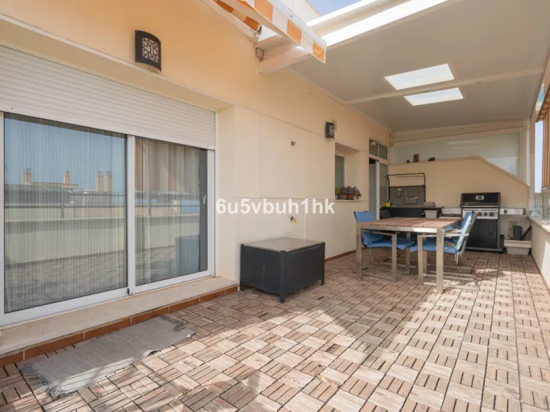 Apartment - Penthouse в продаже в Torremolinos, Málaga. В доме 4 спален и 2 ванных комнат. Площадь дома 139 м²