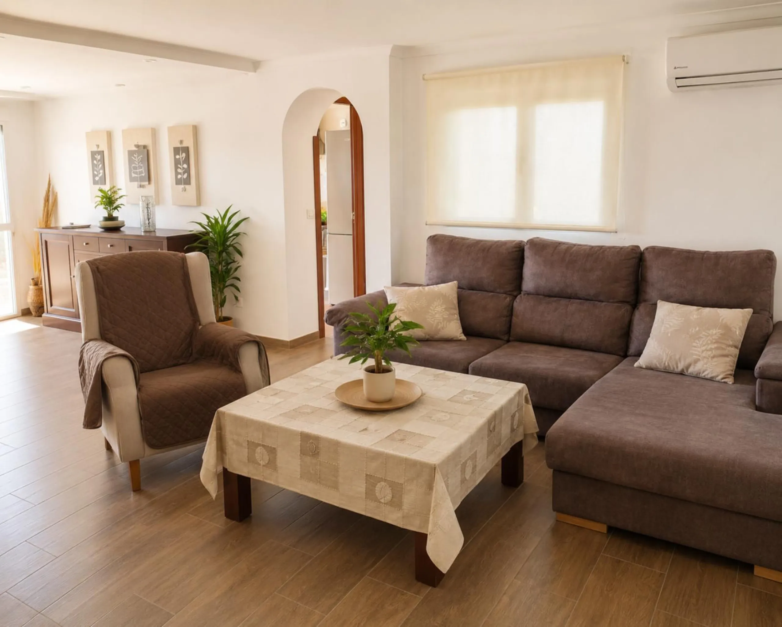 Beachfront 2-Bedroom Apartment in an Unbeatable Location
