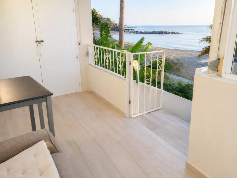 Beachfront 2-Bedroom Apartment in an Unbeatable Location