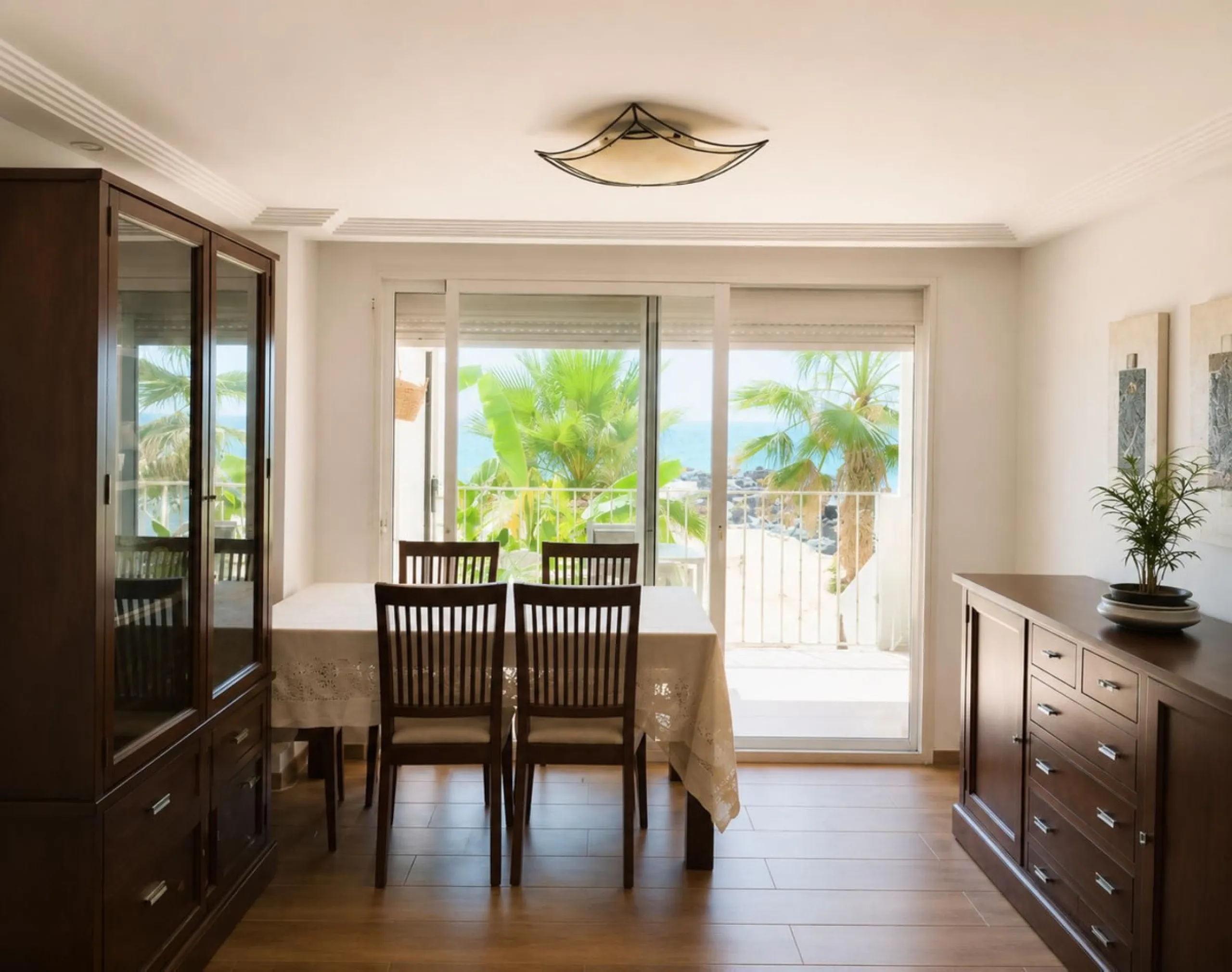 Beachfront 2-Bedroom Apartment in an Unbeatable Location