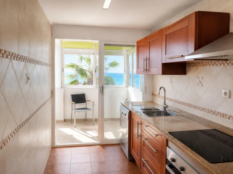 Beachfront 2-Bedroom Apartment in an Unbeatable Location