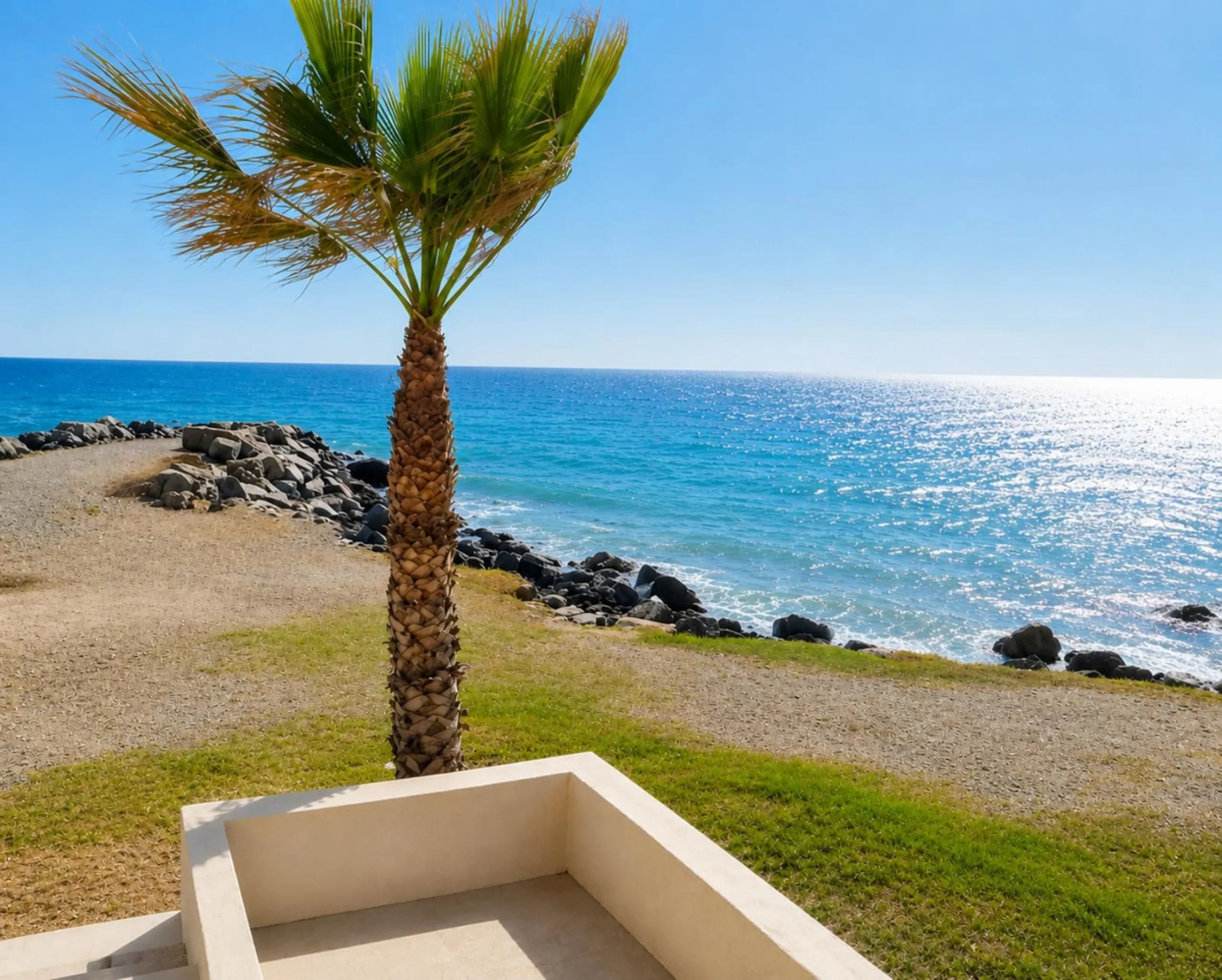Beachfront 2-Bedroom Apartment in an Unbeatable Location
