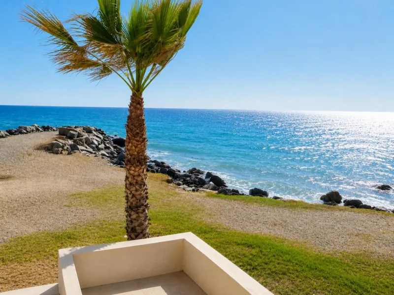 Beachfront 2-Bedroom Apartment in an Unbeatable Location