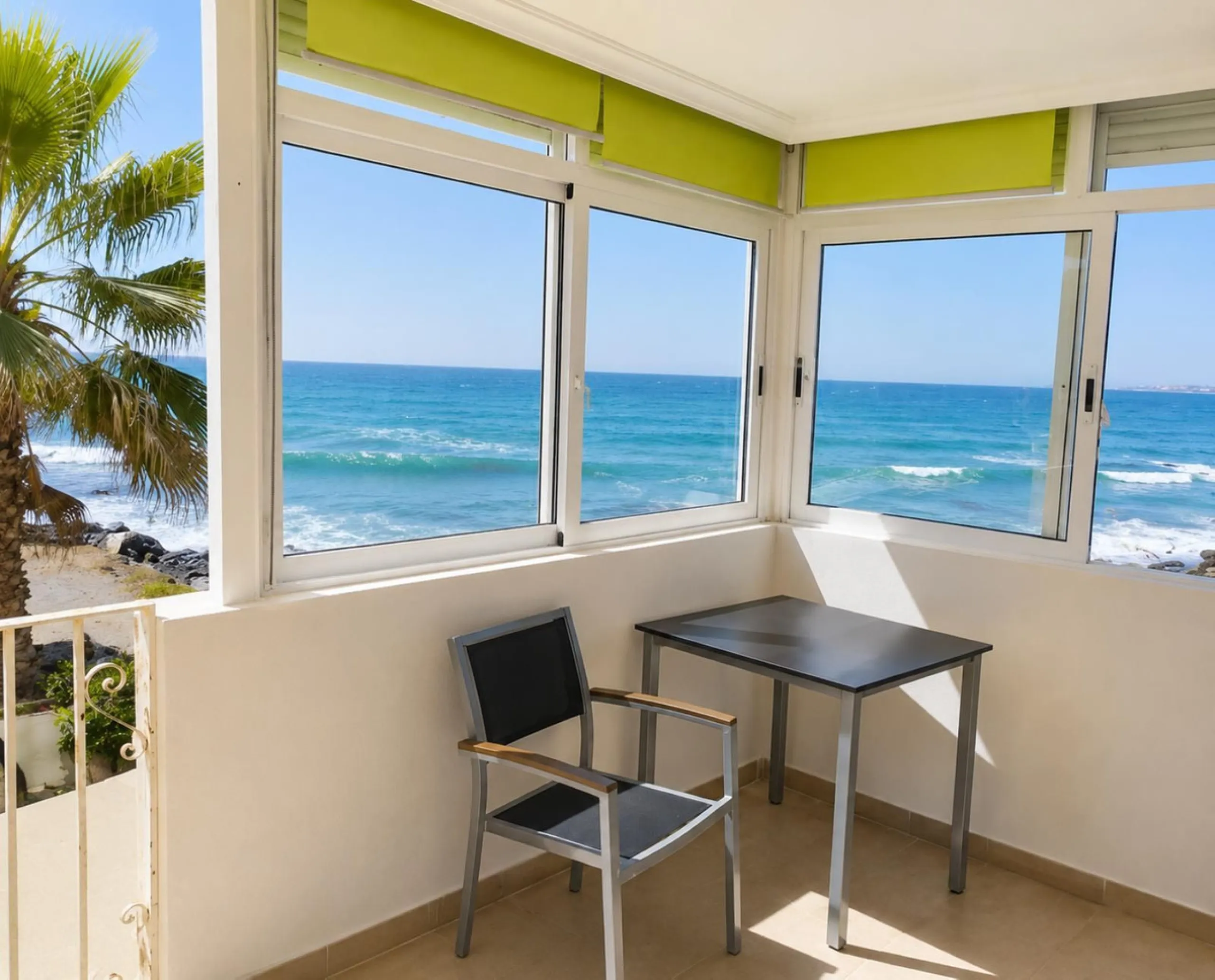 Beachfront 2-Bedroom Apartment in an Unbeatable Location