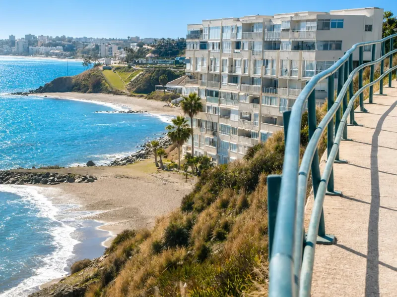 Beachfront 2-Bedroom Apartment in an Unbeatable Location
