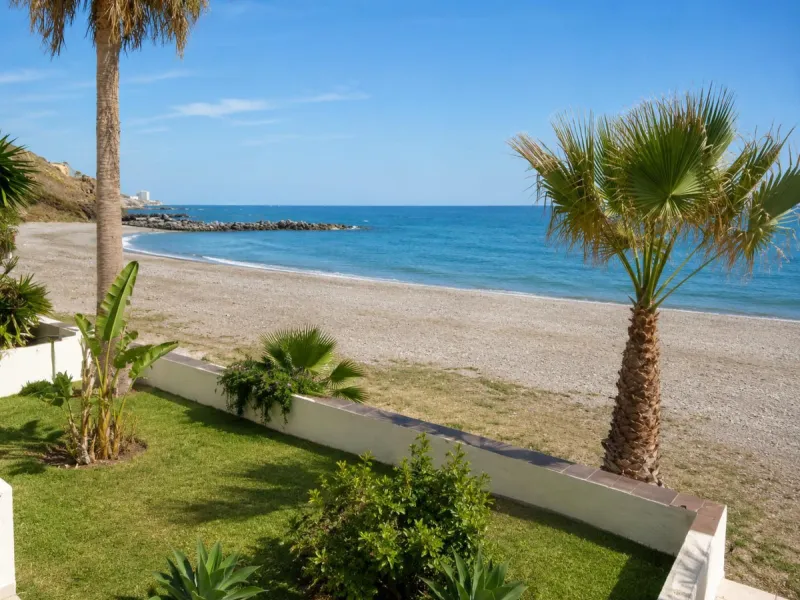 Beachfront 2-Bedroom Apartment in an Unbeatable Location