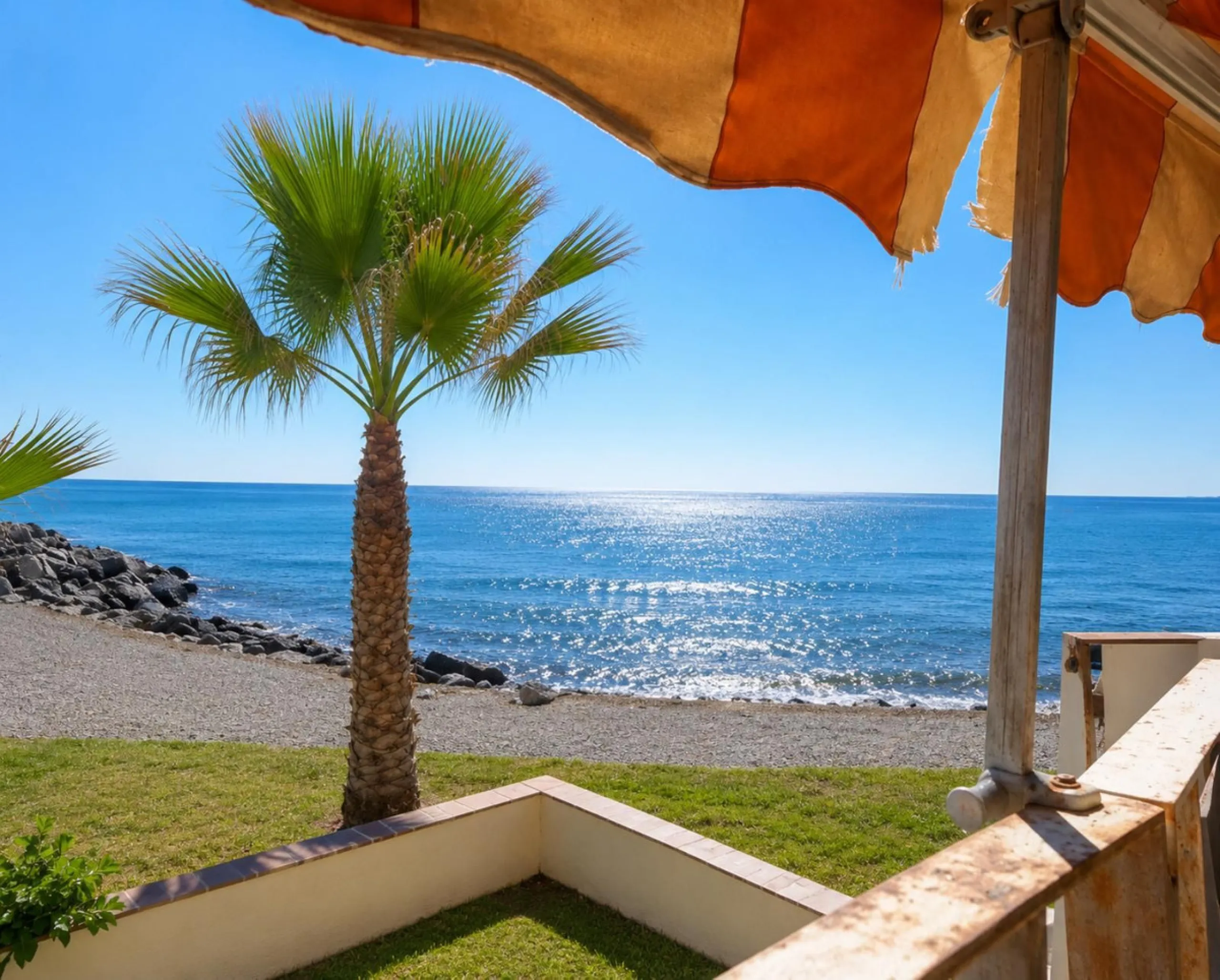 Beachfront 2-Bedroom Apartment in an Unbeatable Location
