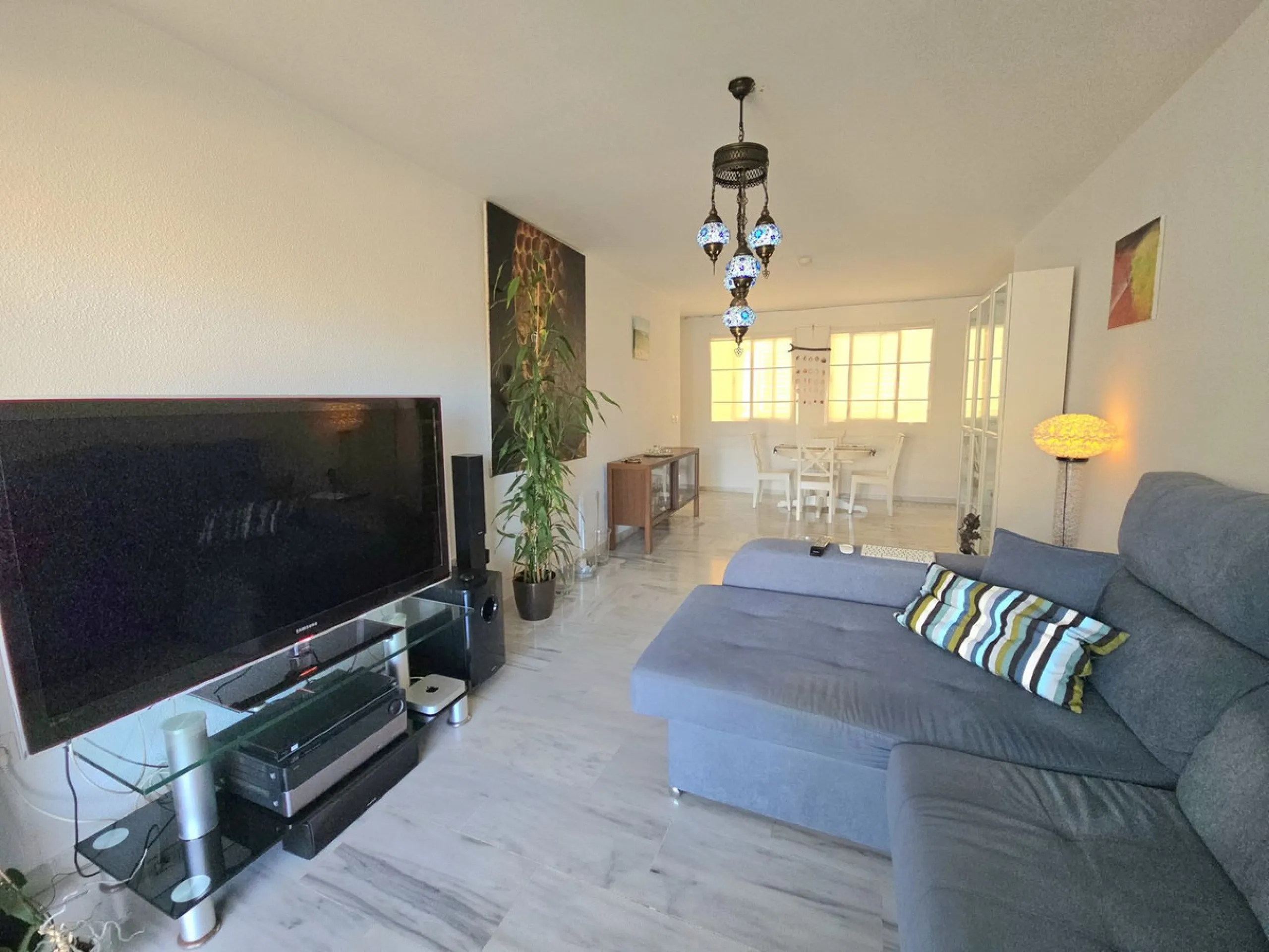 Apartment - Middle Floor Apartment в продаже в Benalmadena, Málaga. В доме 2 спален и 1 ванных комнат. Площадь дома 103 м²