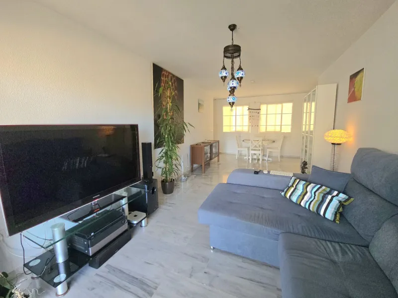 Apartment - Middle Floor Apartment в продаже в Benalmadena, Málaga. В доме 2 спален и 1 ванных комнат. Площадь дома 103 м²