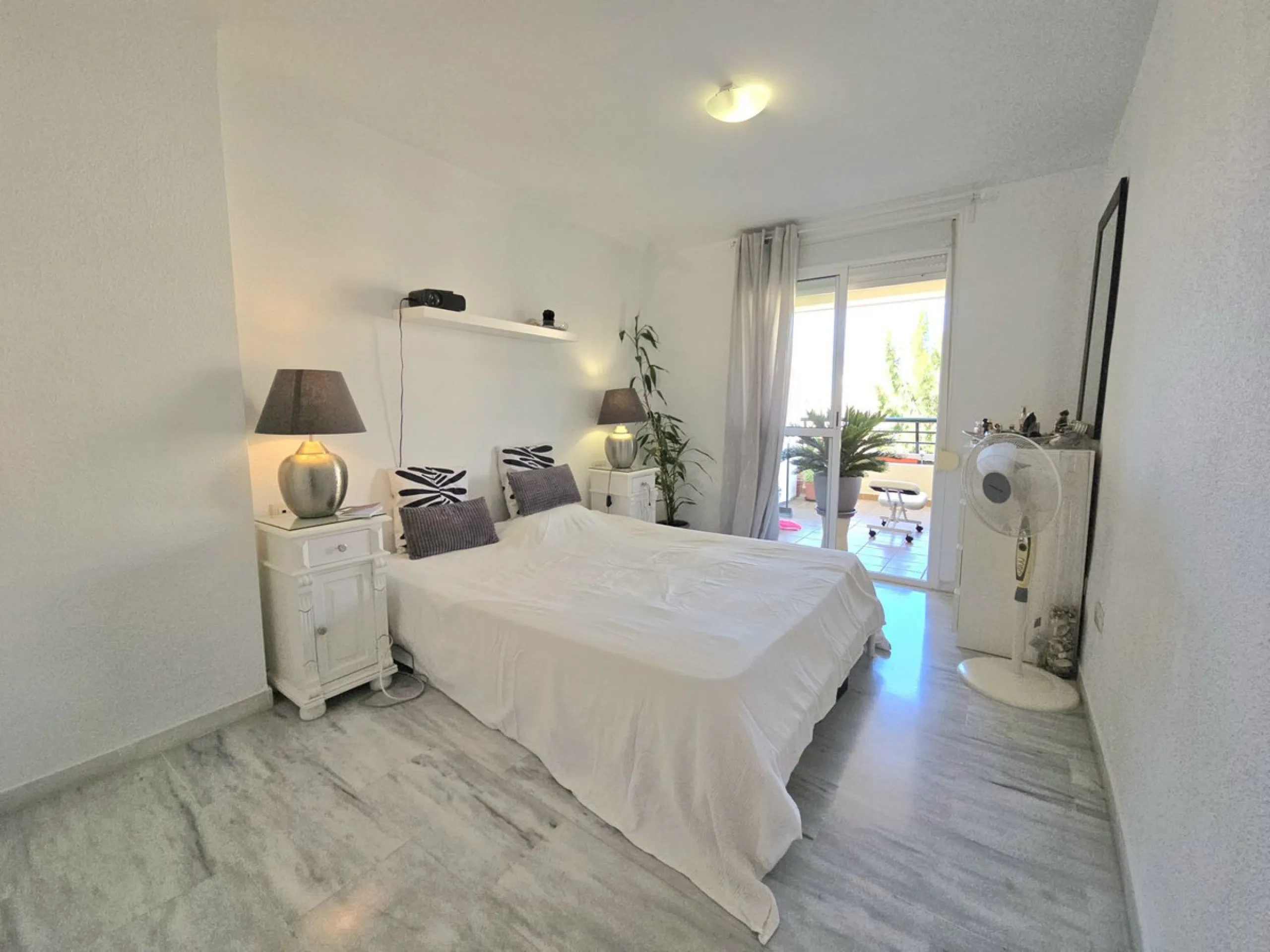 Apartment - Middle Floor Apartment в продаже в Benalmadena, Málaga. В доме 2 спален и 1 ванных комнат. Площадь дома 103 м²