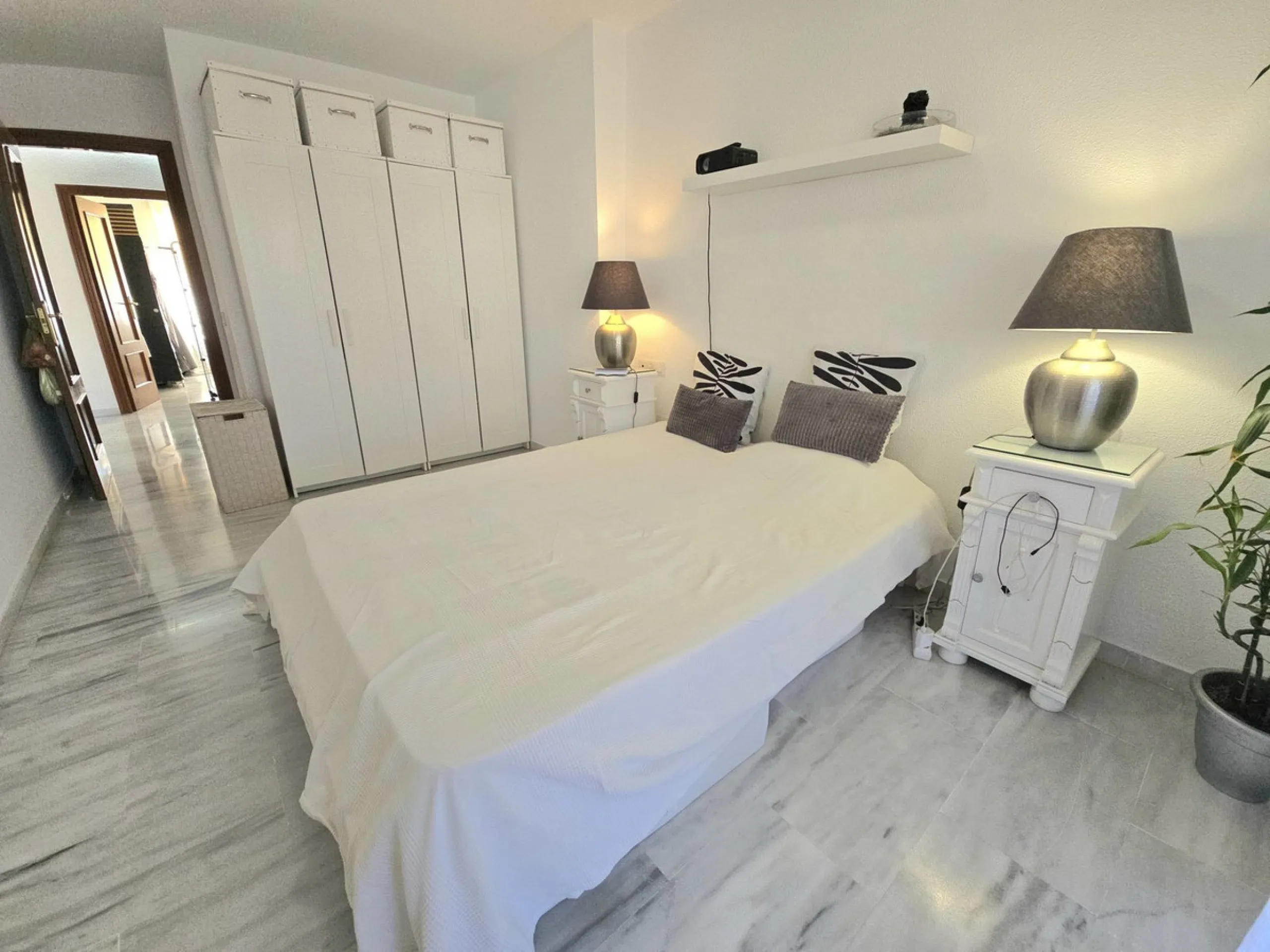 Apartment - Middle Floor Apartment в продаже в Benalmadena, Málaga. В доме 2 спален и 1 ванных комнат. Площадь дома 103 м²