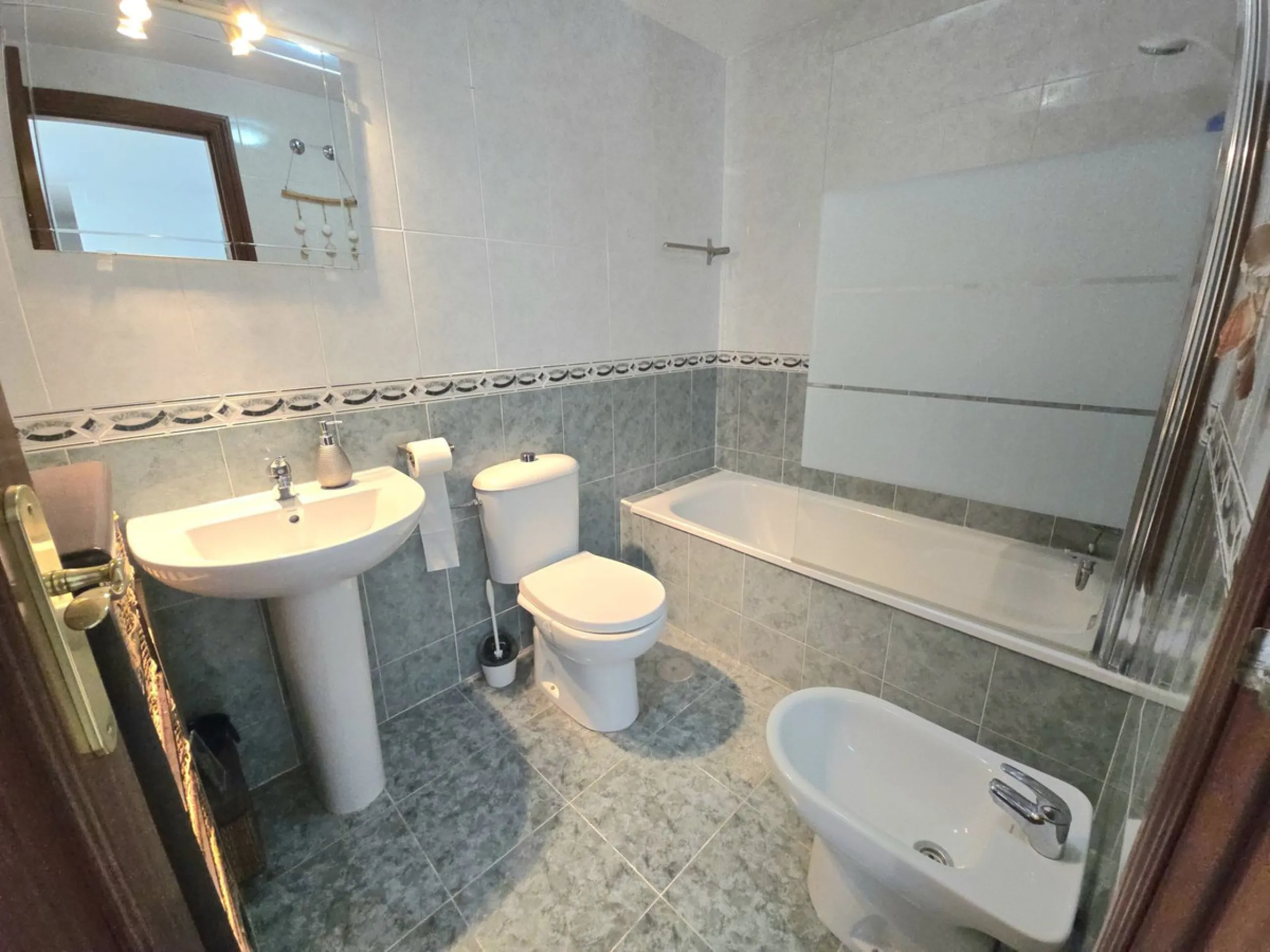Apartment - Middle Floor Apartment в продаже в Benalmadena, Málaga. В доме 2 спален и 1 ванных комнат. Площадь дома 103 м²