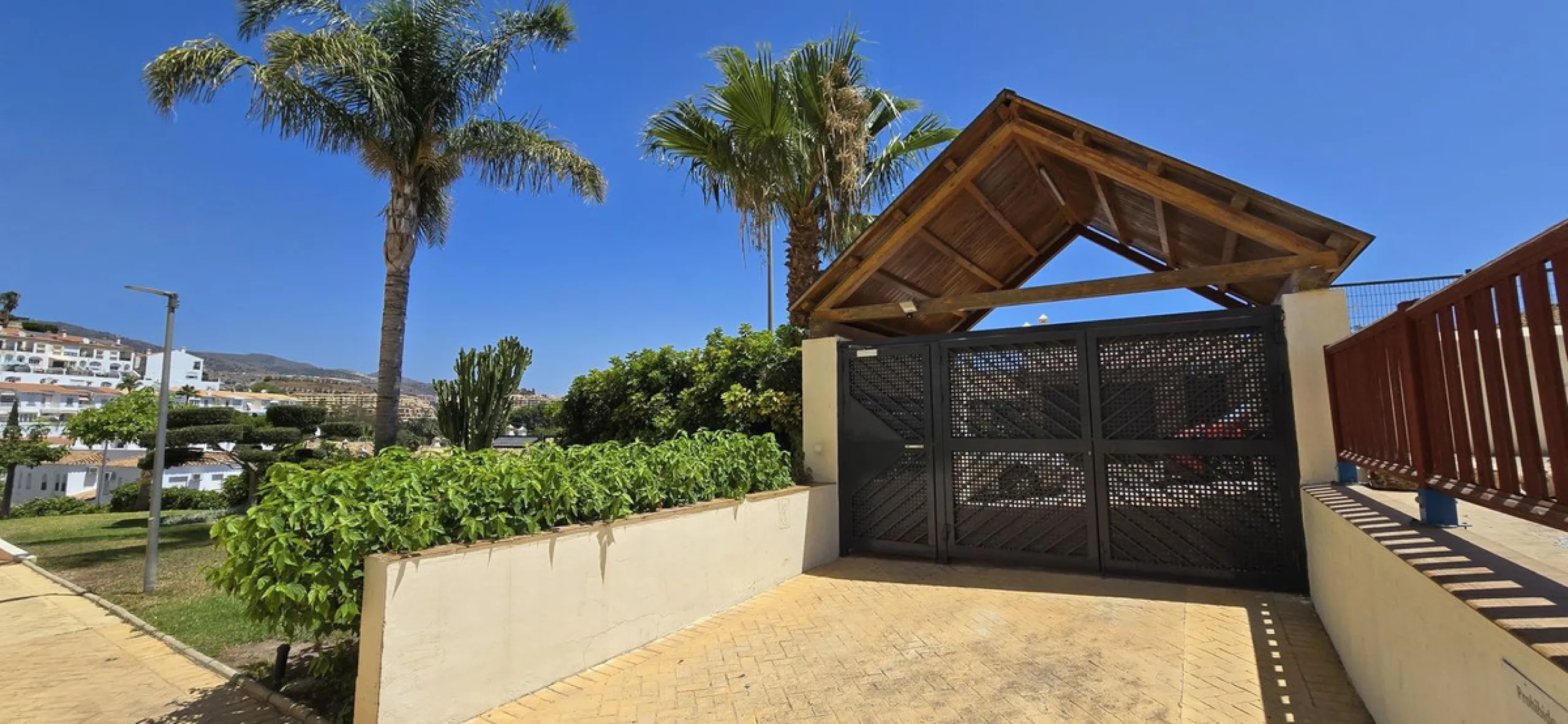 Apartment - Middle Floor Apartment в продаже в Benalmadena, Málaga. В доме 2 спален и 1 ванных комнат. Площадь дома 103 м²
