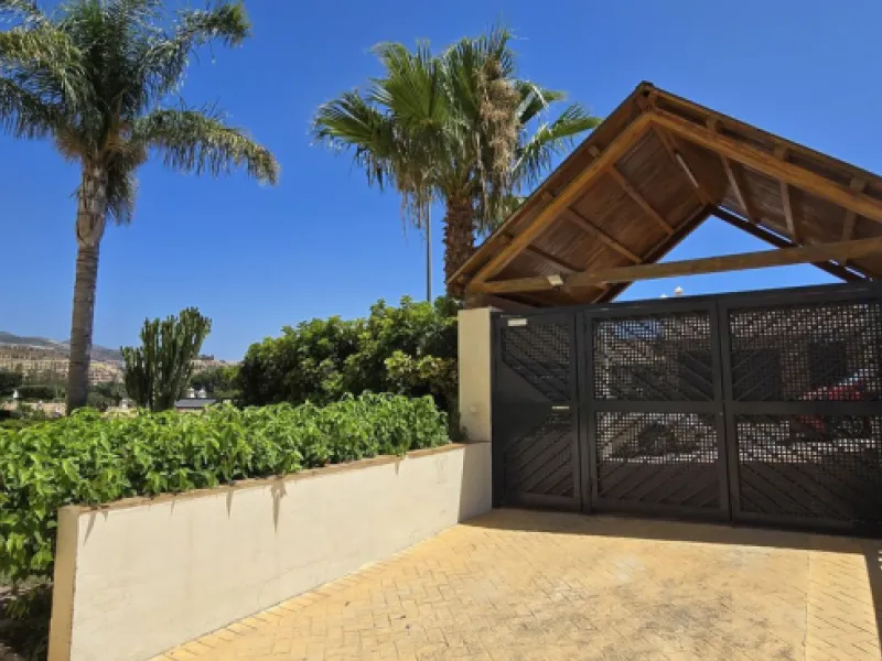 Apartment - Middle Floor Apartment в продаже в Benalmadena, Málaga. В доме 2 спален и 1 ванных комнат. Площадь дома 103 м²