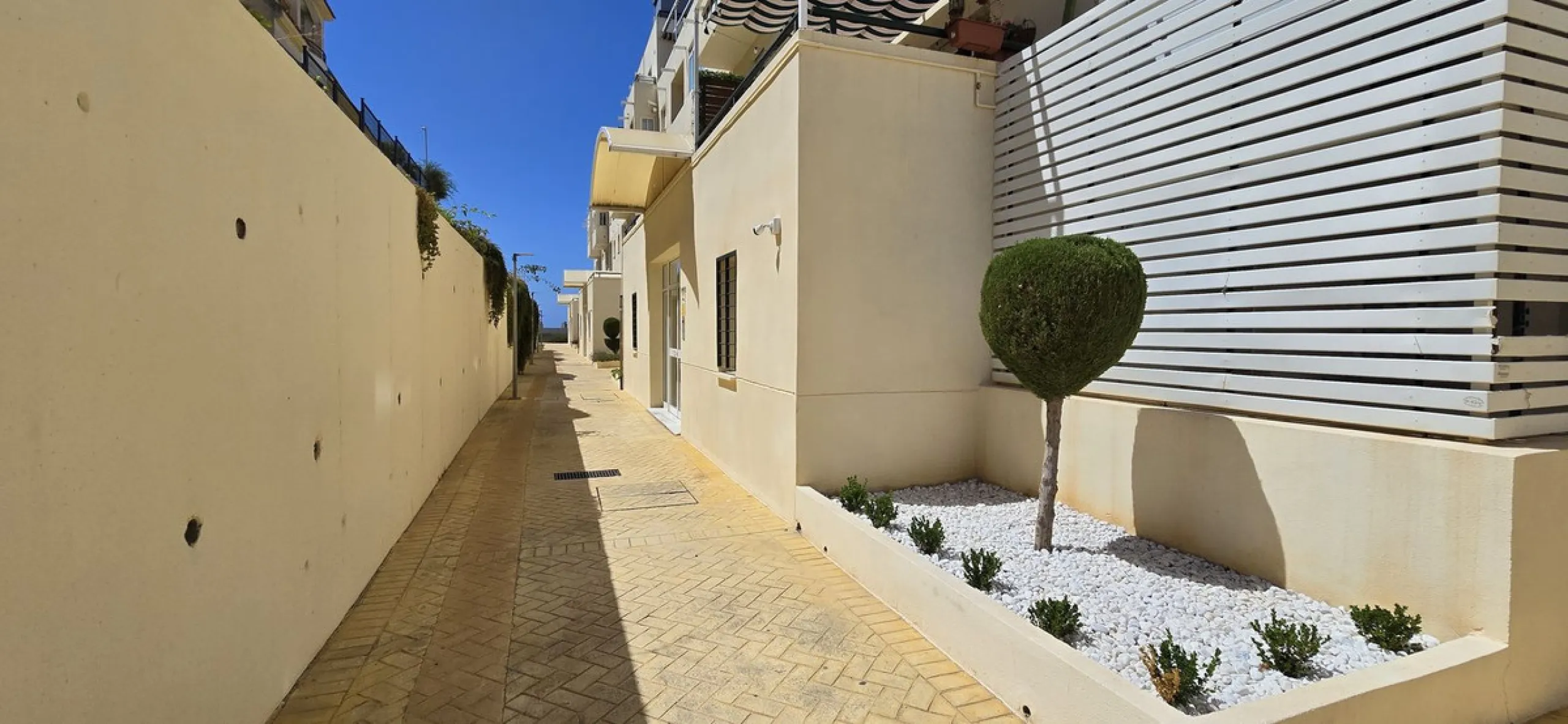 Apartment - Middle Floor Apartment в продаже в Benalmadena, Málaga. В доме 2 спален и 1 ванных комнат. Площадь дома 103 м²