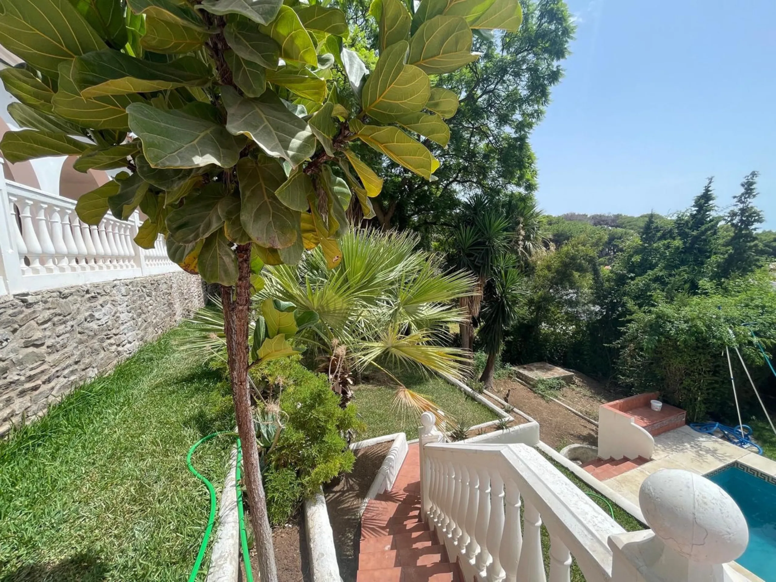House - Detached Villa в продаже в Benalmadena, Málaga. В доме 3 спален и 2 ванных комнат. Площадь дома 126 м². Площадь участка 831 м²