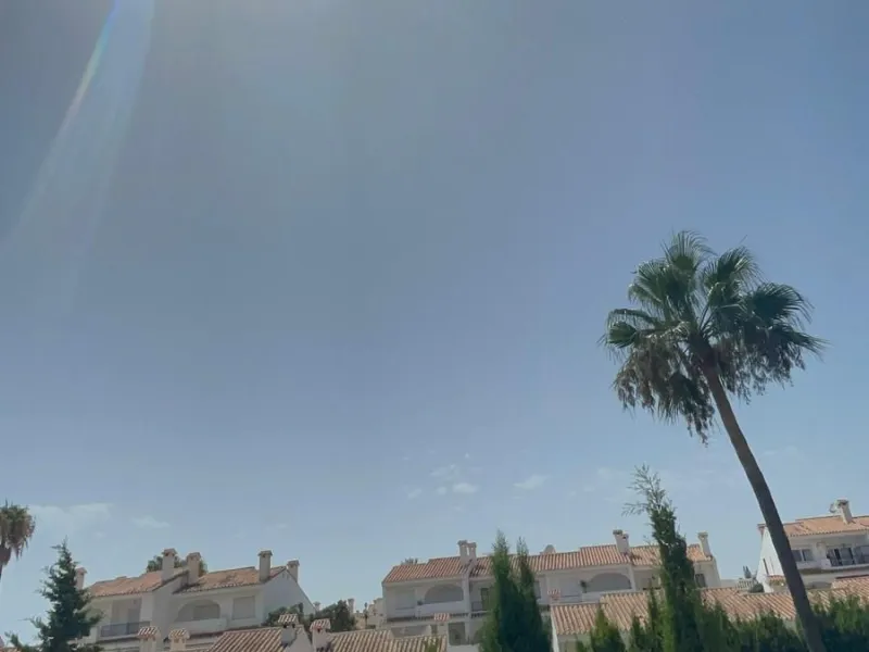 House - Detached Villa в продаже в Benalmadena, Málaga. В доме 3 спален и 2 ванных комнат. Площадь дома 126 м². Площадь участка 831 м²