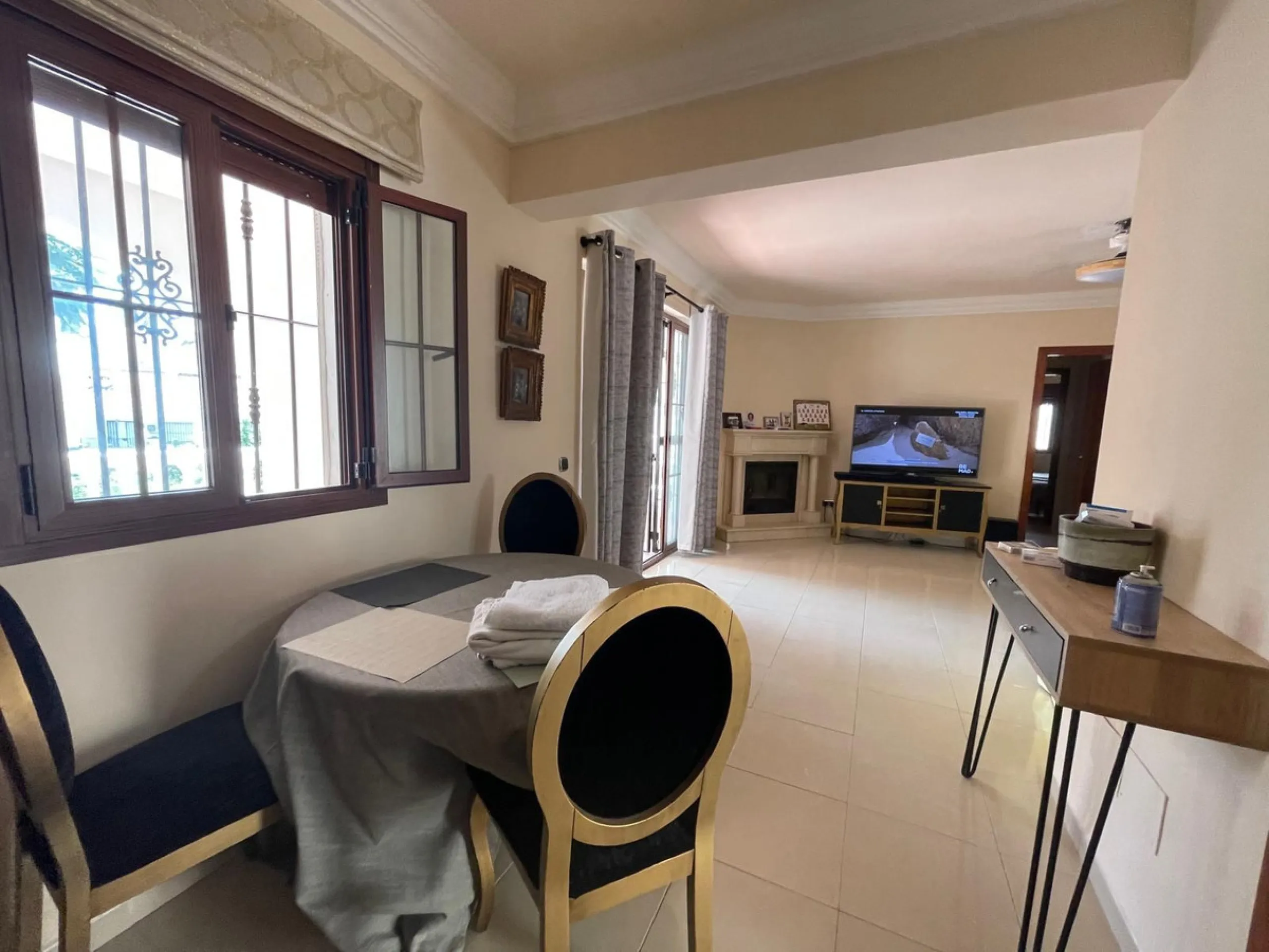House - Detached Villa в продаже в Benalmadena, Málaga. В доме 3 спален и 2 ванных комнат. Площадь дома 126 м². Площадь участка 831 м²