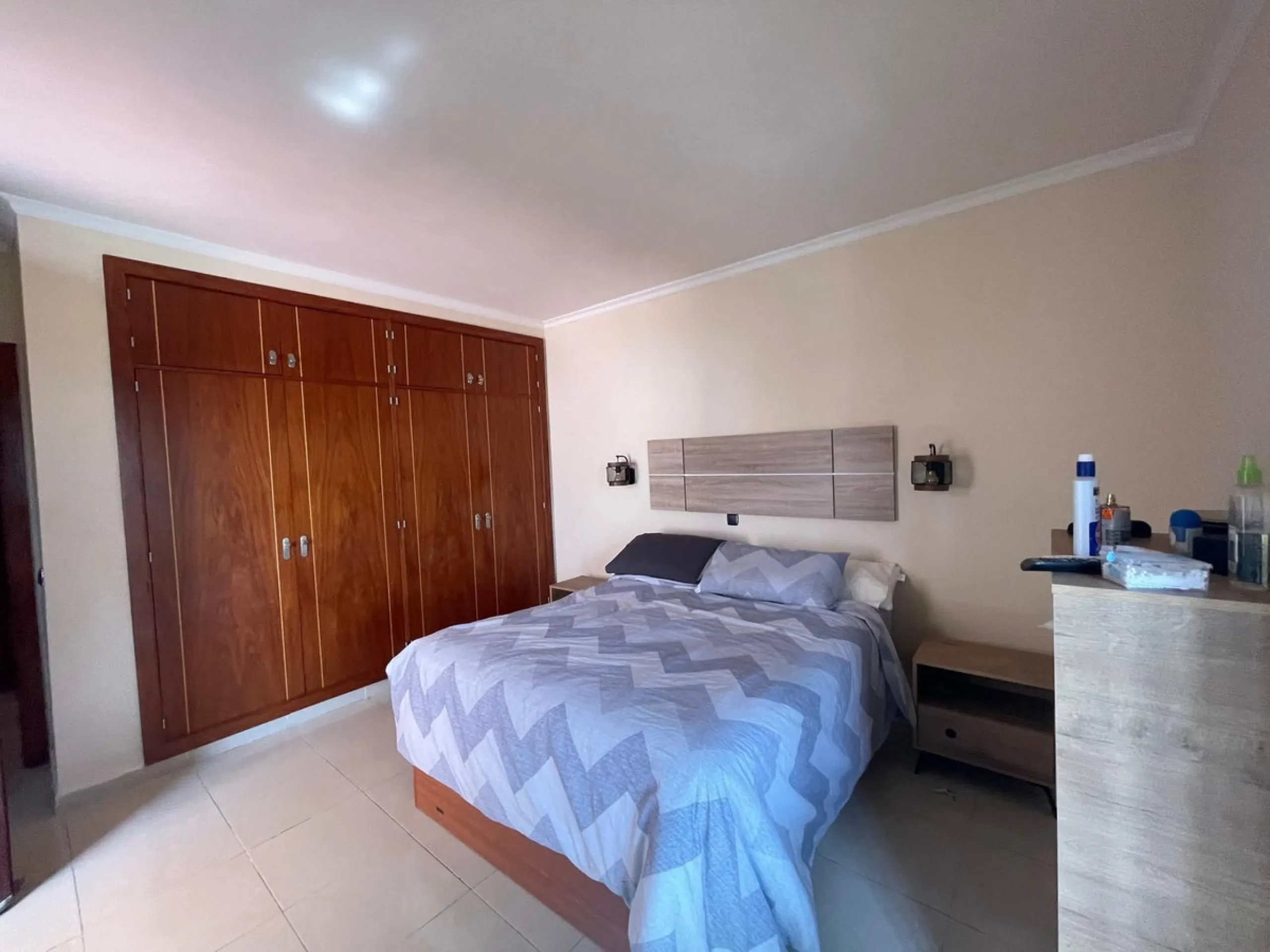 House - Detached Villa в продаже в Benalmadena, Málaga. В доме 3 спален и 2 ванных комнат. Площадь дома 126 м². Площадь участка 831 м²