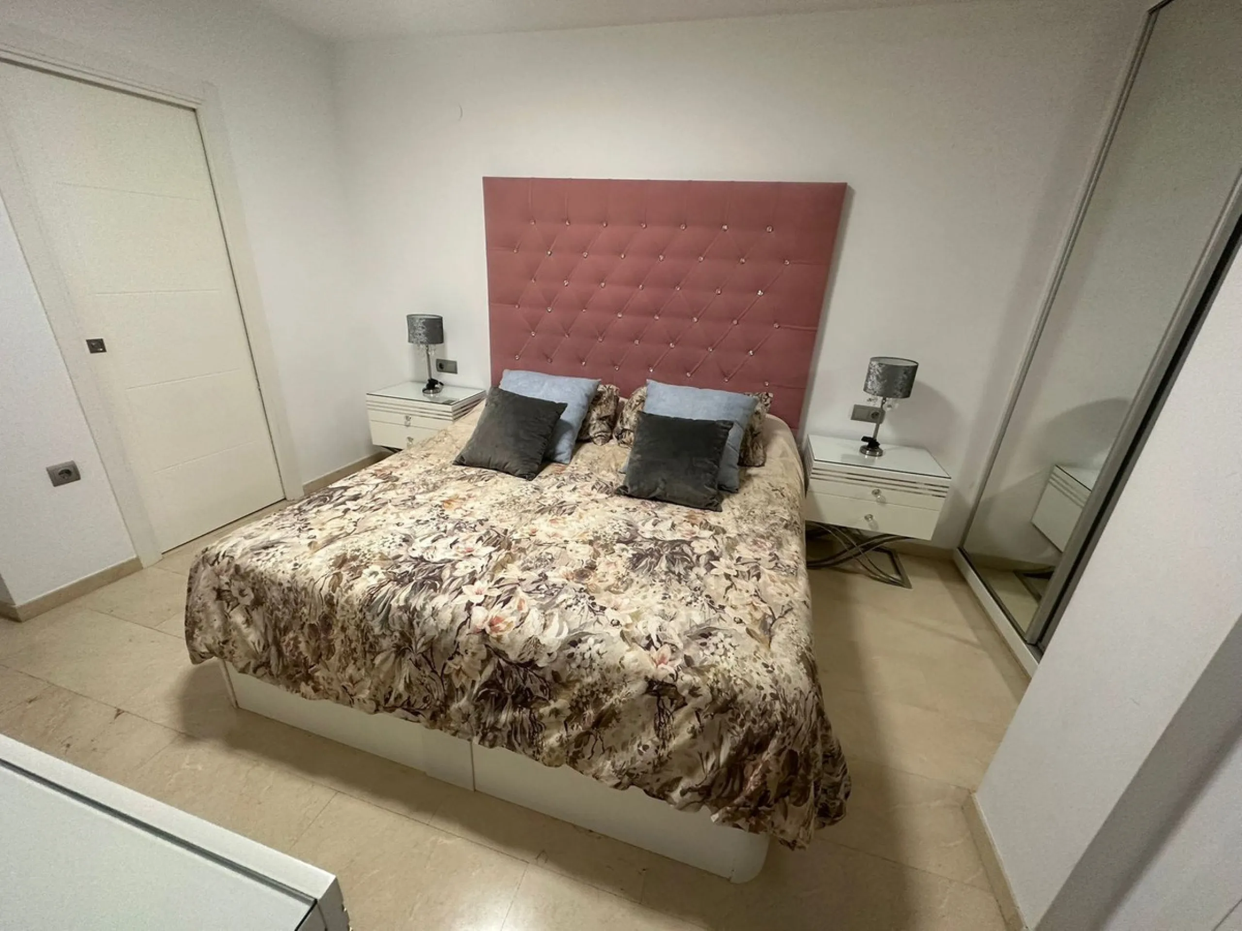 Nueva Andalucía, within the heart of the golf valley, this spacious three bedroom apartment is within walking distance to many local amenities and restaurants and just a short drive to Puerto Banus marina with its many designer shops and restaurants and a