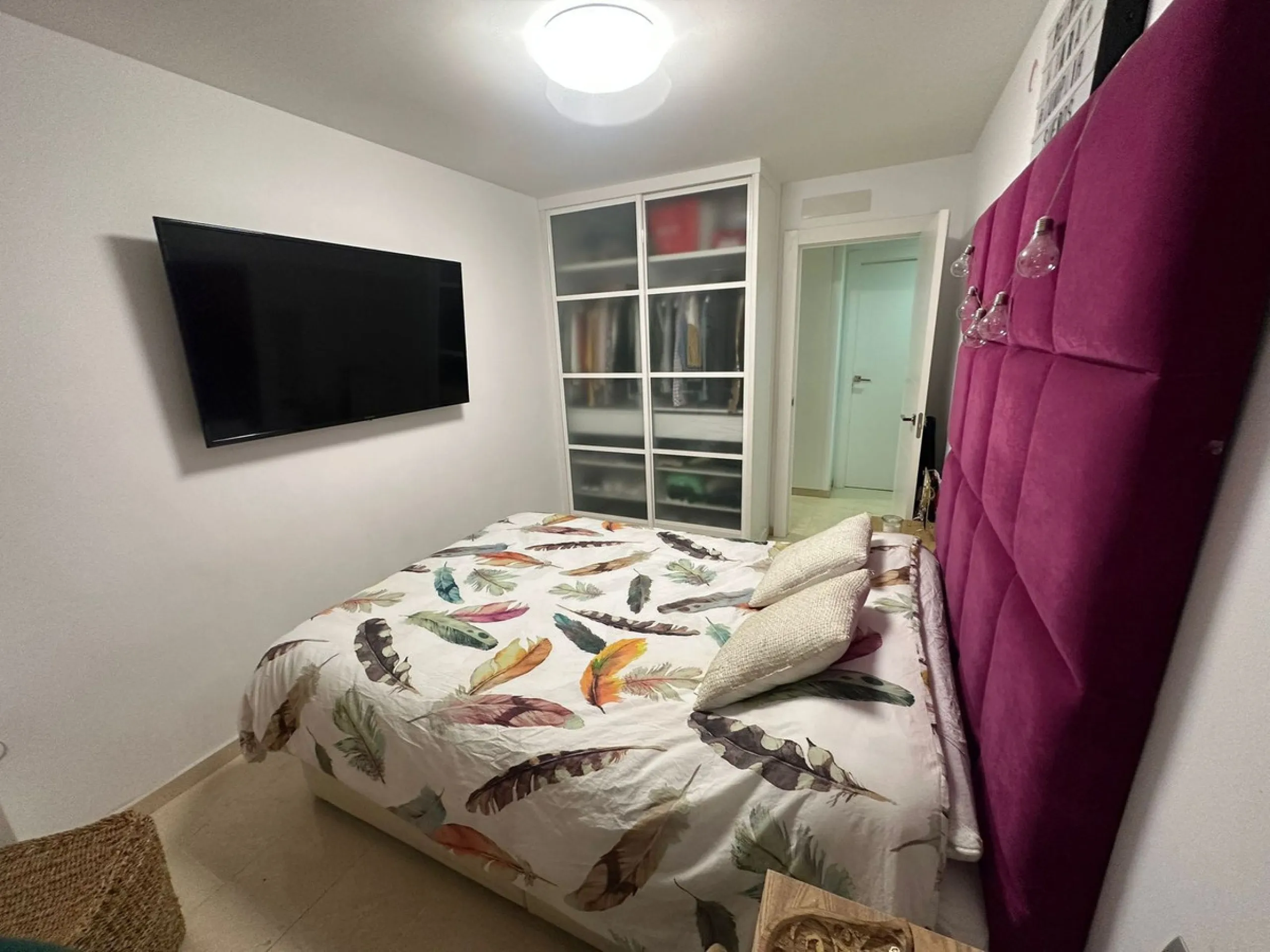Nueva Andalucía, within the heart of the golf valley, this spacious three bedroom apartment is within walking distance to many local amenities and restaurants and just a short drive to Puerto Banus marina with its many designer shops and restaurants and a