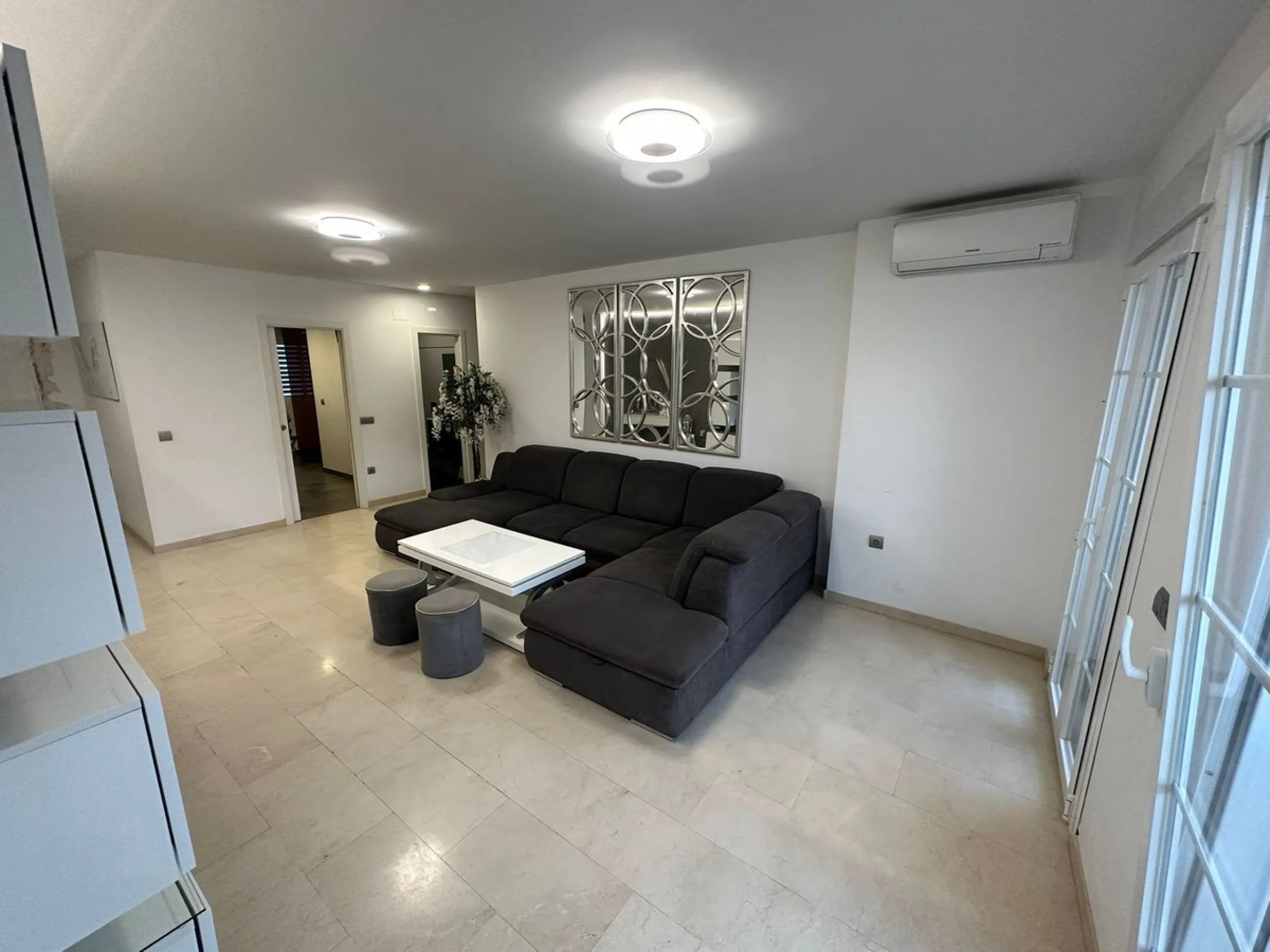 Nueva Andalucía, within the heart of the golf valley, this spacious three bedroom apartment is within walking distance to many local amenities and restaurants and just a short drive to Puerto Banus marina with its many designer shops and restaurants and a