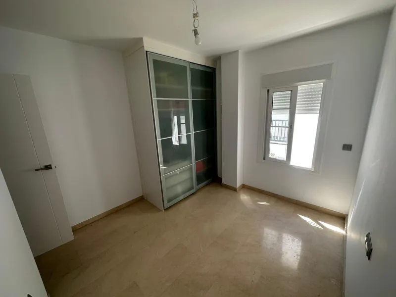 Nueva Andalucía, within the heart of the golf valley, this spacious three bedroom apartment is within walking distance to many local amenities and restaurants and just a short drive to Puerto Banus marina with its many designer shops and restaurants and a