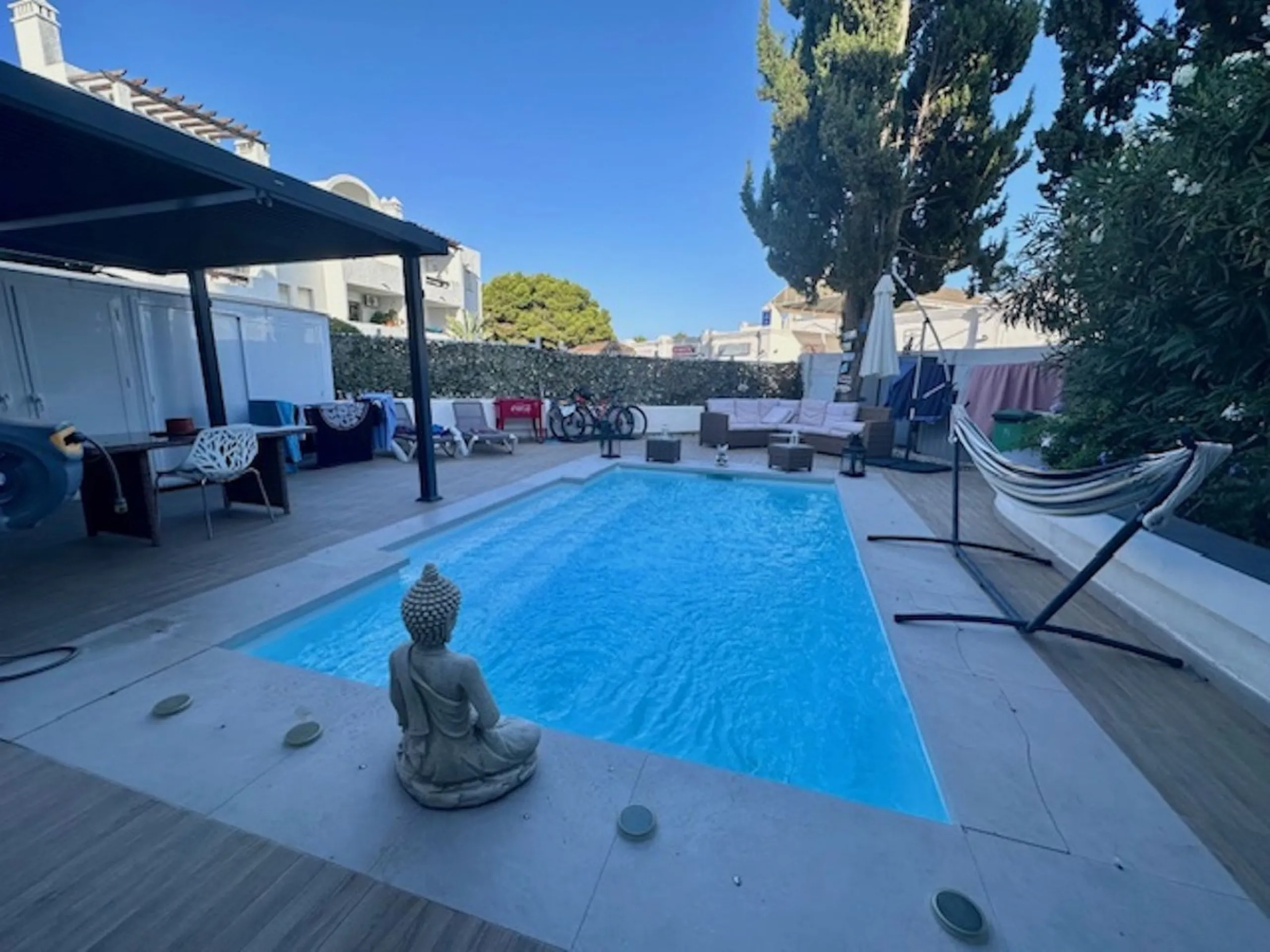 MODERN GROUND FLOOR APARTMENT - FULLY RENOVATED AND WITH PRIVATE POOL