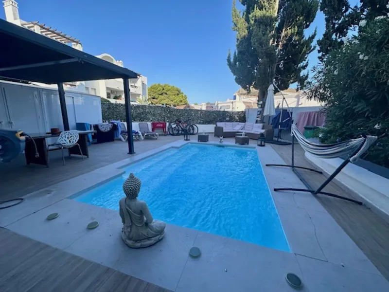 MODERN GROUND FLOOR APARTMENT - FULLY RENOVATED AND WITH PRIVATE POOL