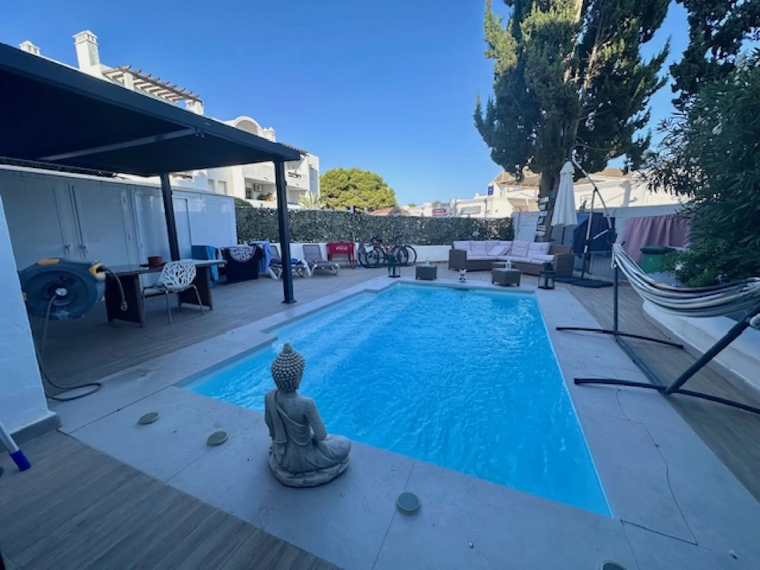 MODERN GROUND FLOOR APARTMENT - FULLY RENOVATED AND WITH PRIVATE POOL